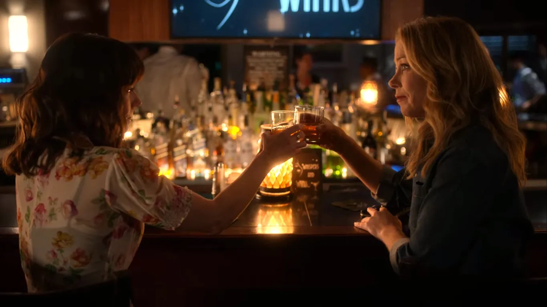 Christina Applegate and Linda Cardellini in Dead to Me: Between You and Me (2020)