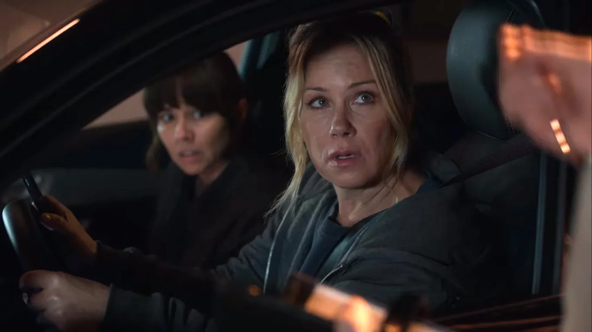 Christina Applegate and Linda Cardellini in Dead to Me: Between You and Me (2020)