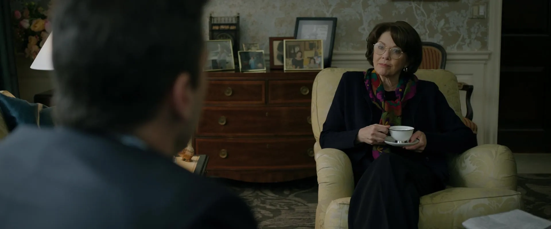 Annette Bening and Jon Hamm in The Report (2019)