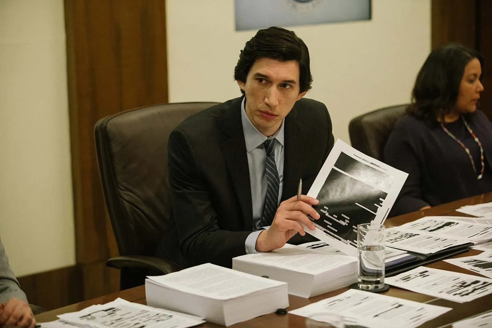 Linda Powell and Adam Driver in The Report (2019)