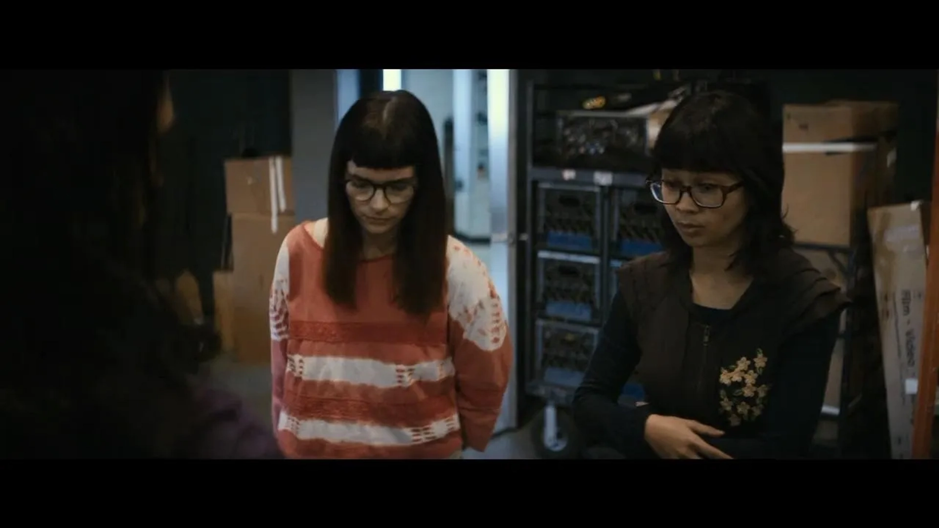 Charlyne Yi and Kelly Oxford in The Disaster Artist (2017)