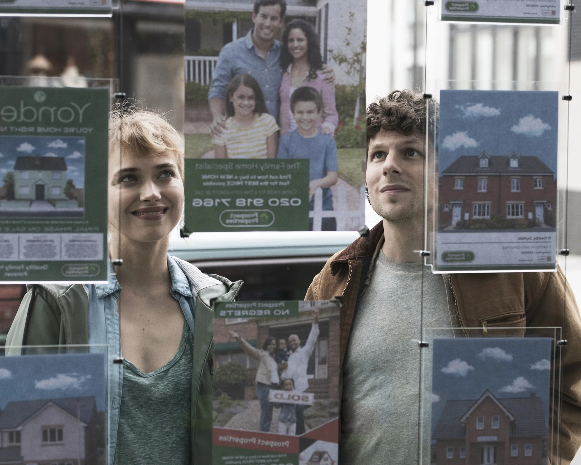 Jesse Eisenberg and Imogen Poots in Vivarium (2019)