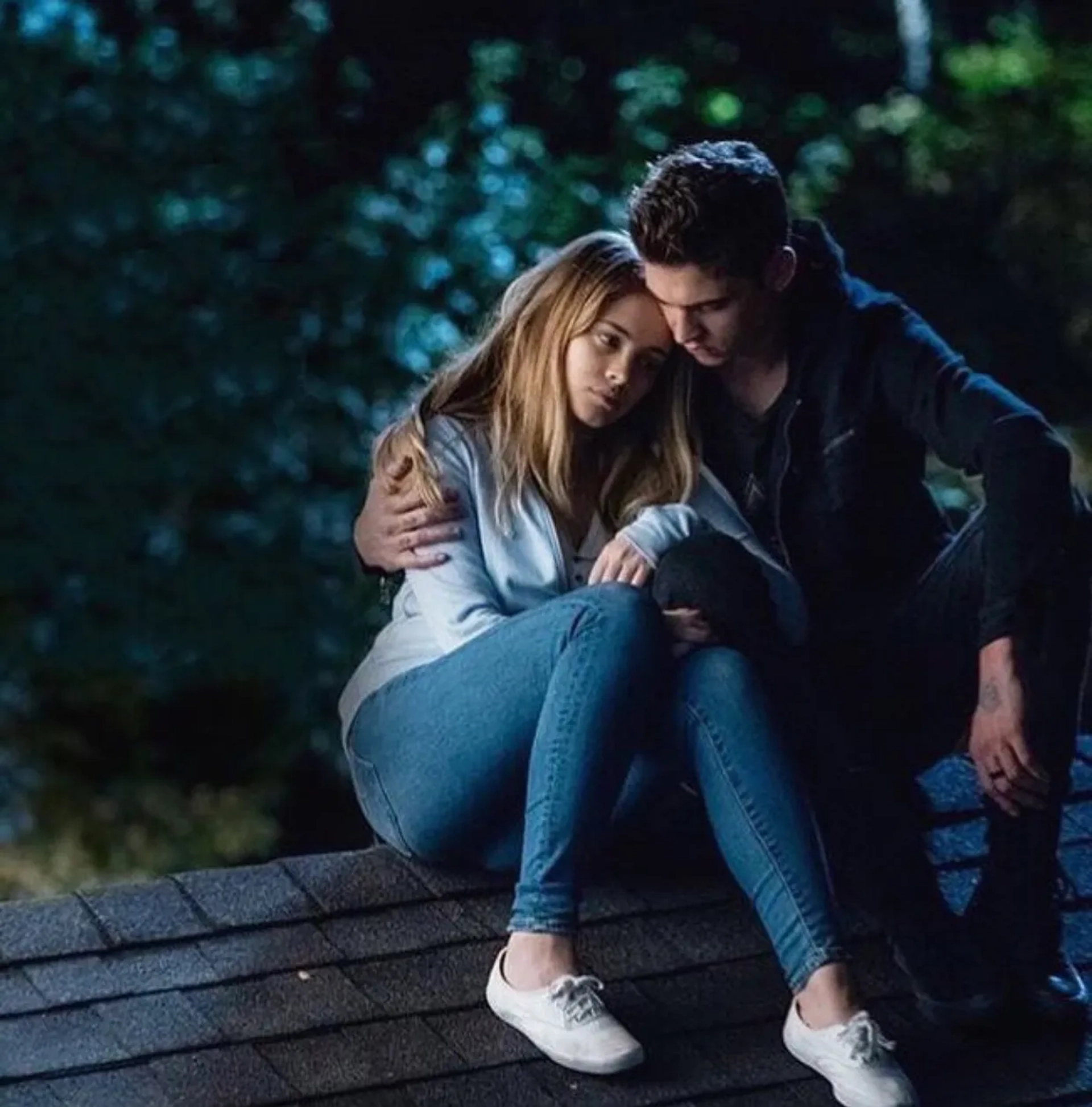 Hero Fiennes Tiffin and Josephine Langford in After (2019)