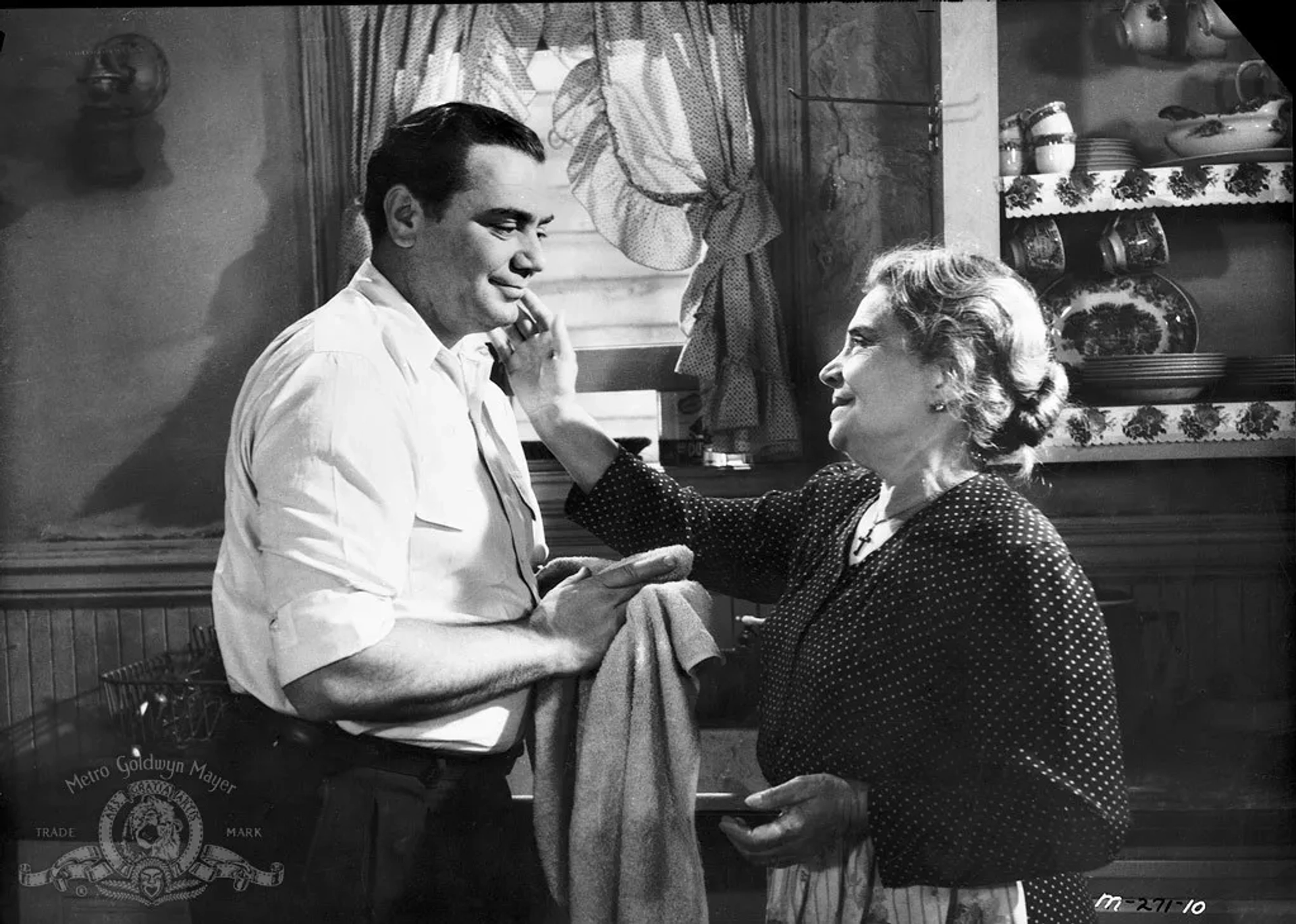 Ernest Borgnine and Esther Minciotti in Marty (1955)