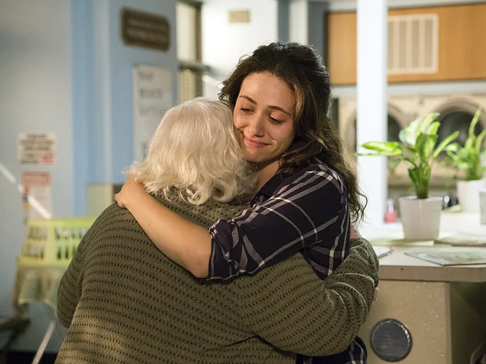 Emmy Rossum and June Squibb in Shameless (2011)