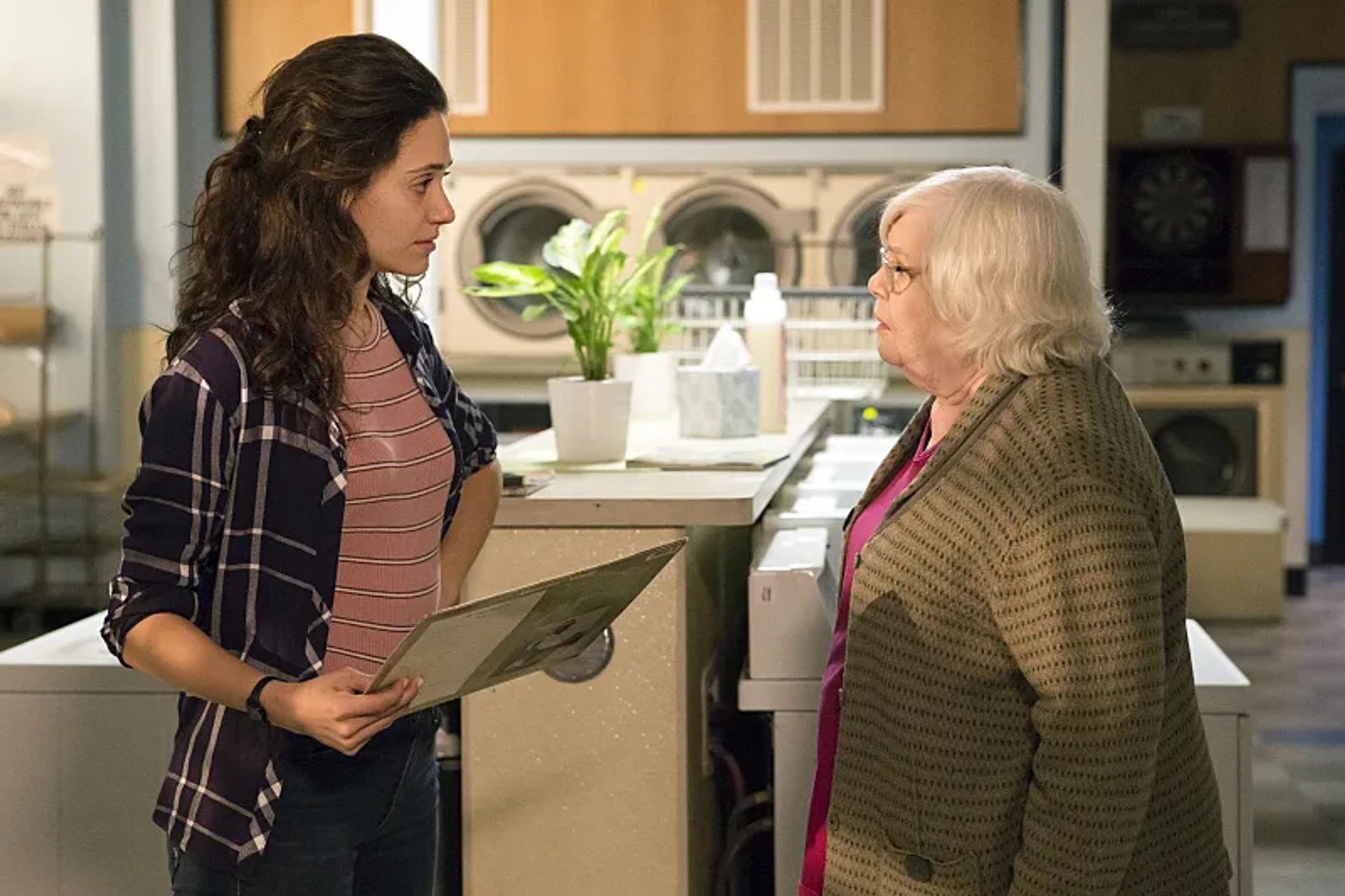 Emmy Rossum and June Squibb in Shameless (2011)