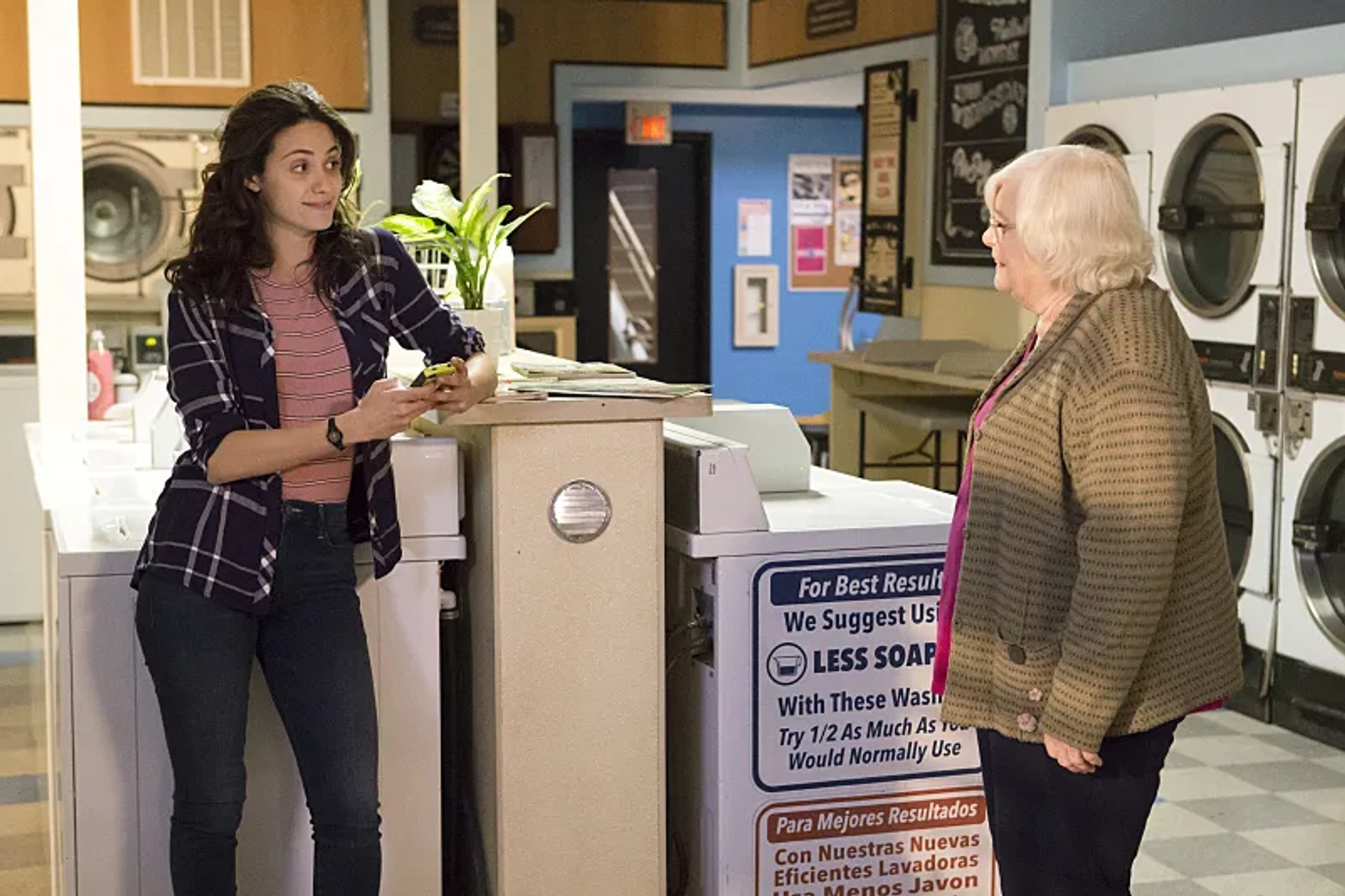 Emmy Rossum and June Squibb in Shameless (2011)