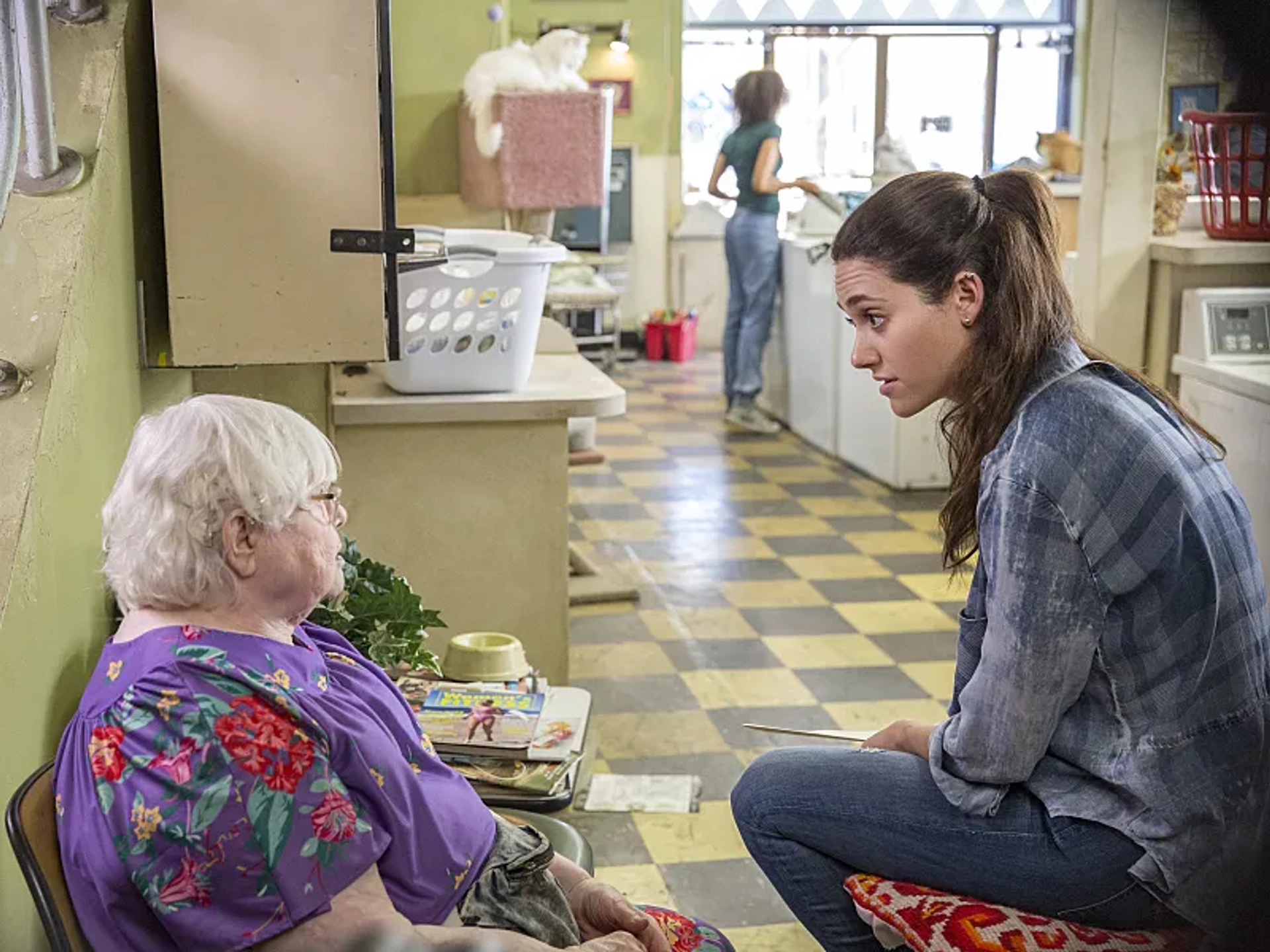 Emmy Rossum and June Squibb in Shameless (2011)