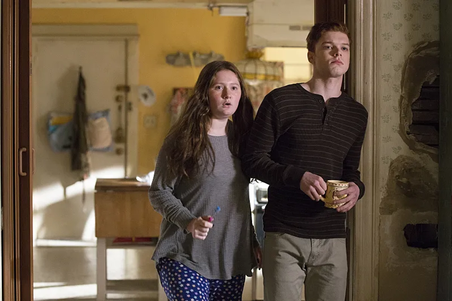 Cameron Monaghan and Emma Kenney in Shameless (2011)