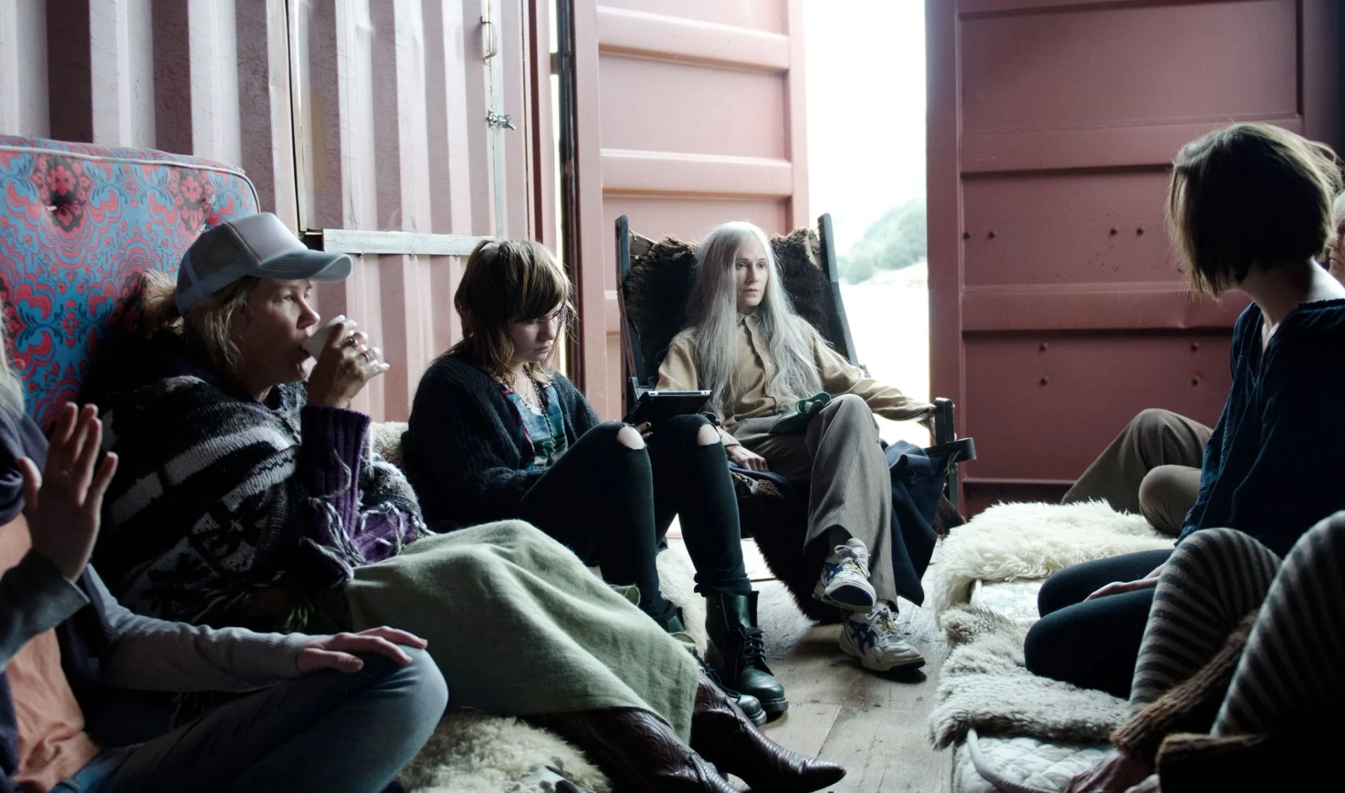 Holly Hunter, Elisabeth Moss, and Robyn Malcolm in Top of the Lake (2013)