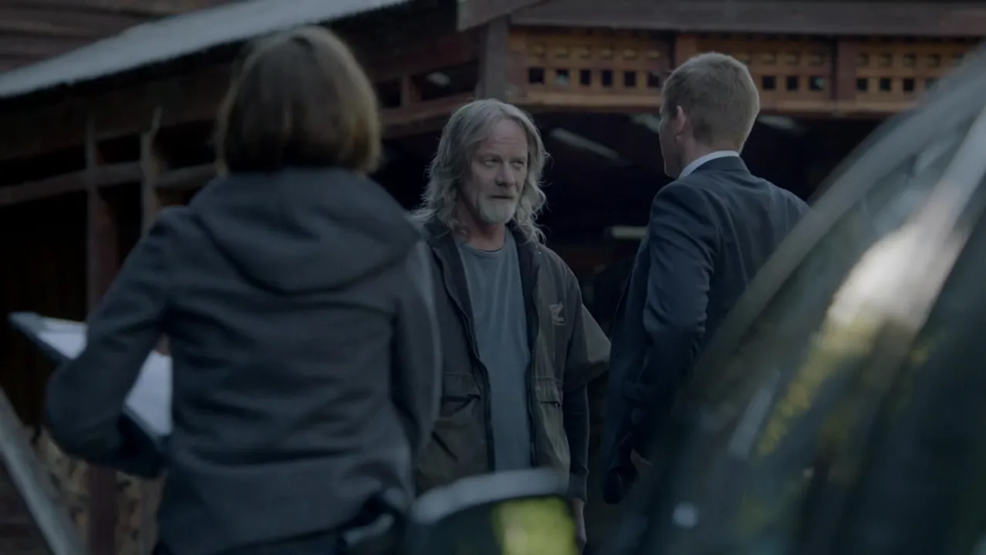 Elisabeth Moss, Peter Mullan, and David Wenham in Top of the Lake (2013)