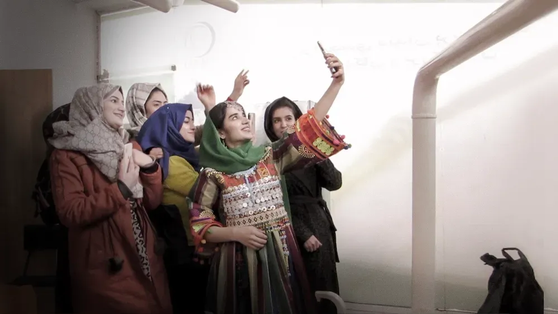 مستند نان و گل های رز (Bread and Roses 2023)