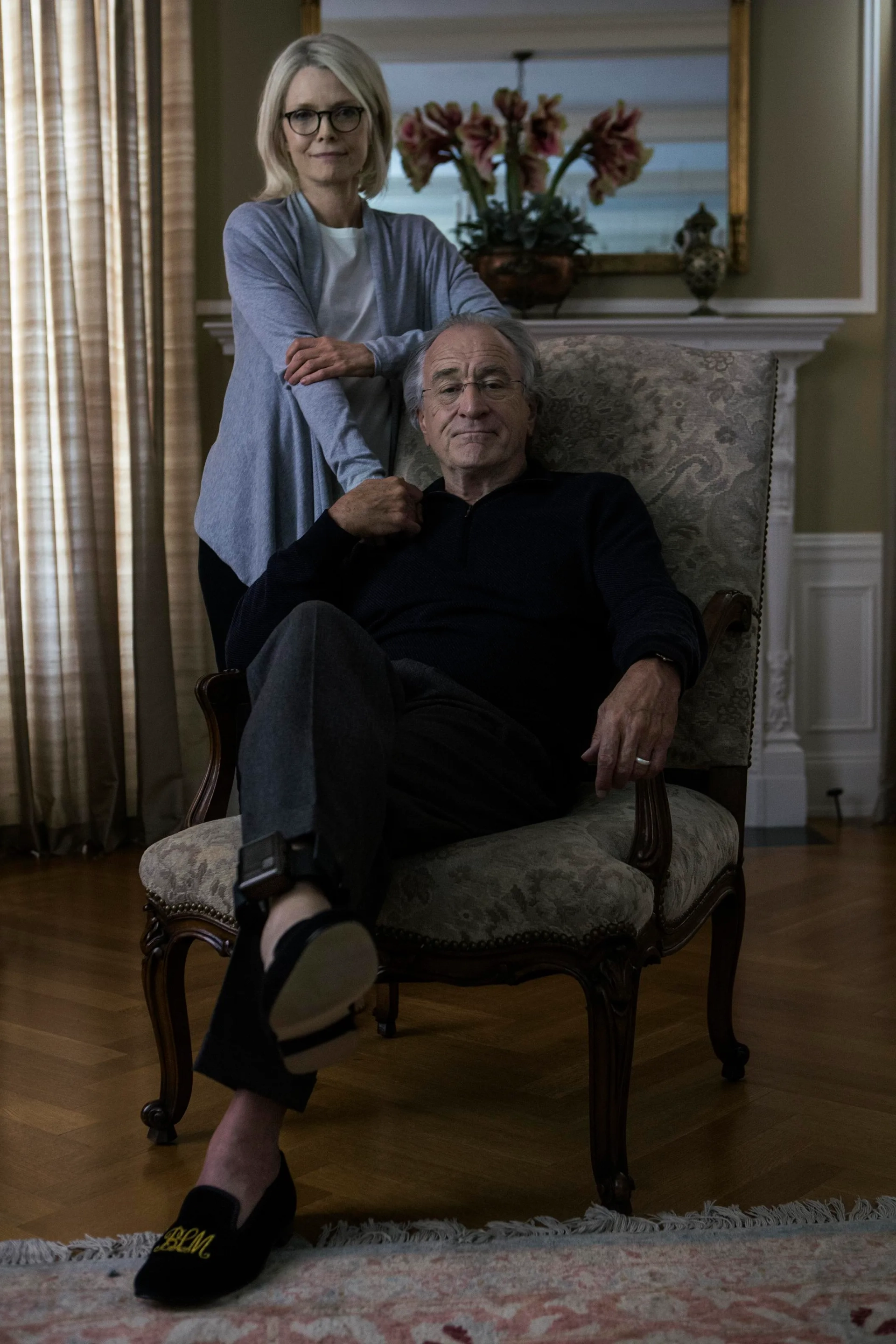 Robert De Niro and Michelle Pfeiffer in The Wizard of Lies (2017)