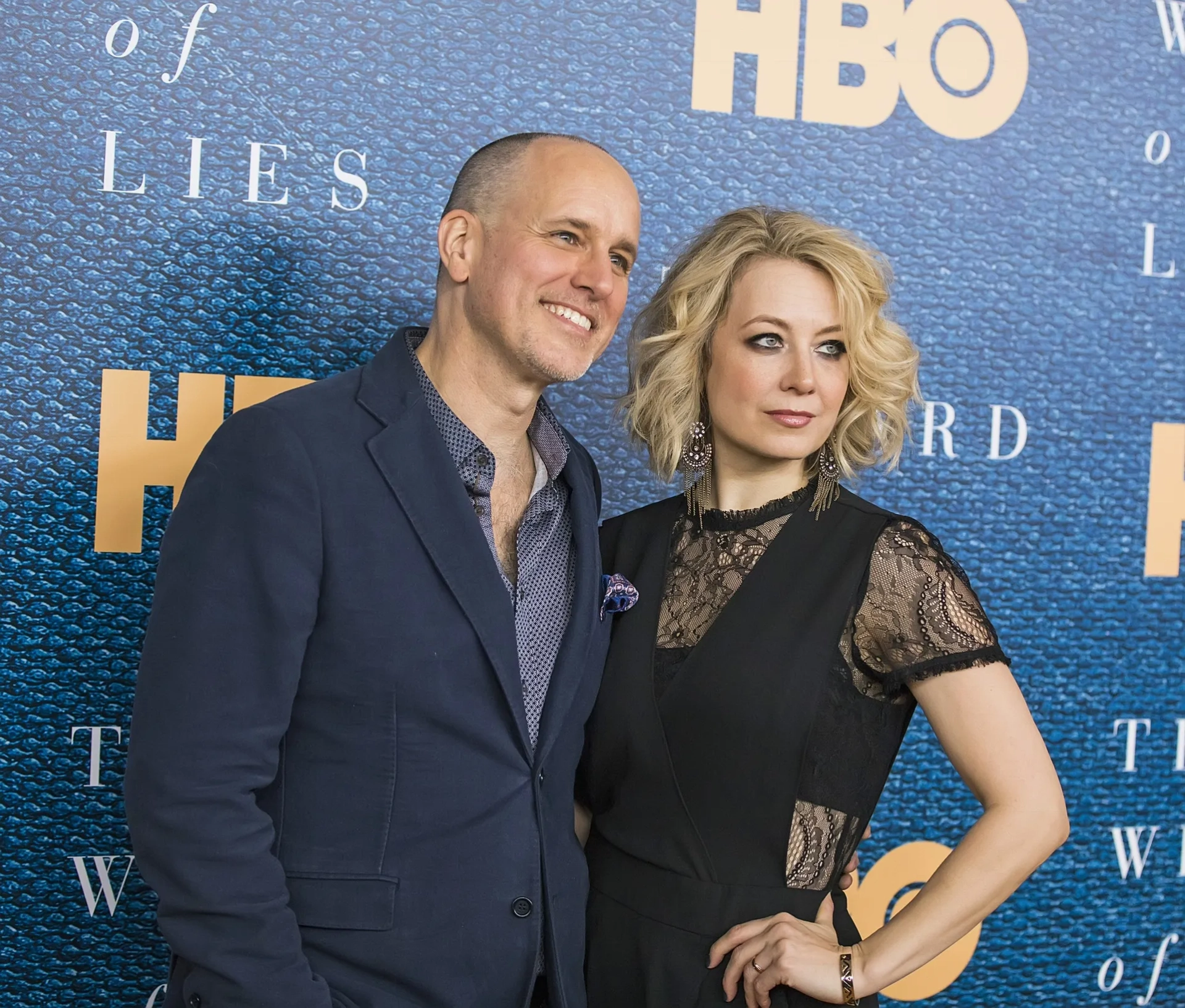 Kelly AuCoin and Jennifer Mudge attend the premiere of Wizard of Lies.