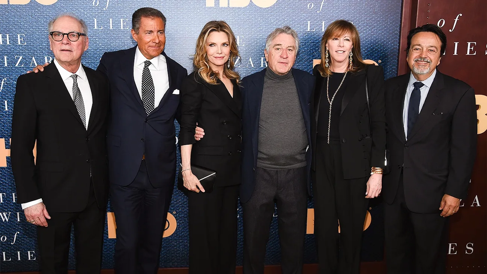 Robert De Niro, Michelle Pfeiffer, Barry Levinson, Len Amato, Jane Rosenthal, and Richard Plepler at an event for The Wizard of Lies (2017)