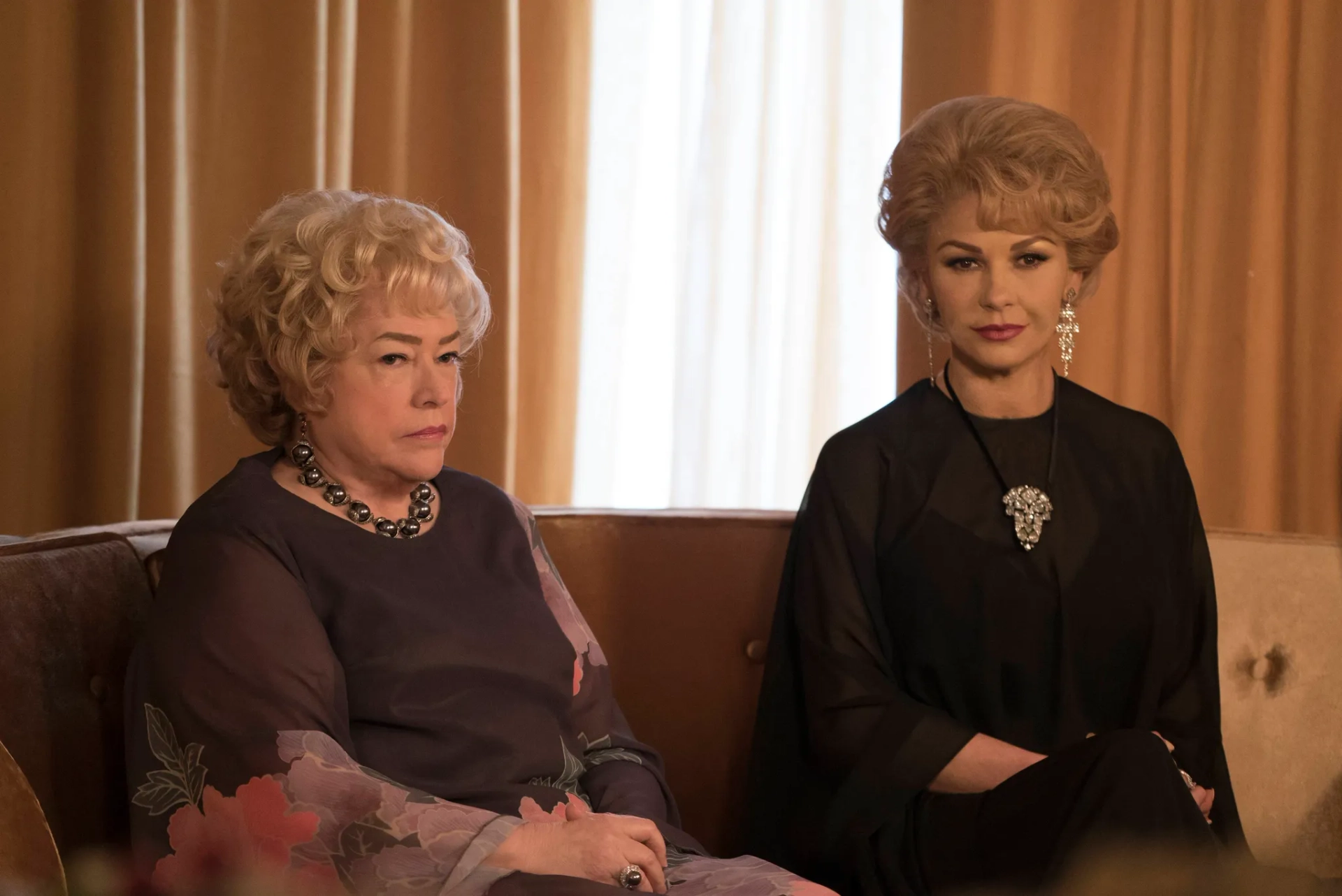 Kathy Bates and Catherine Zeta-Jones in Feud (2017)