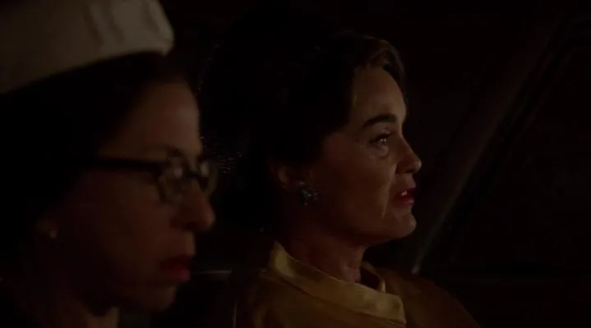 Jessica Lange and Jackie Hoffman in Feud (2017)