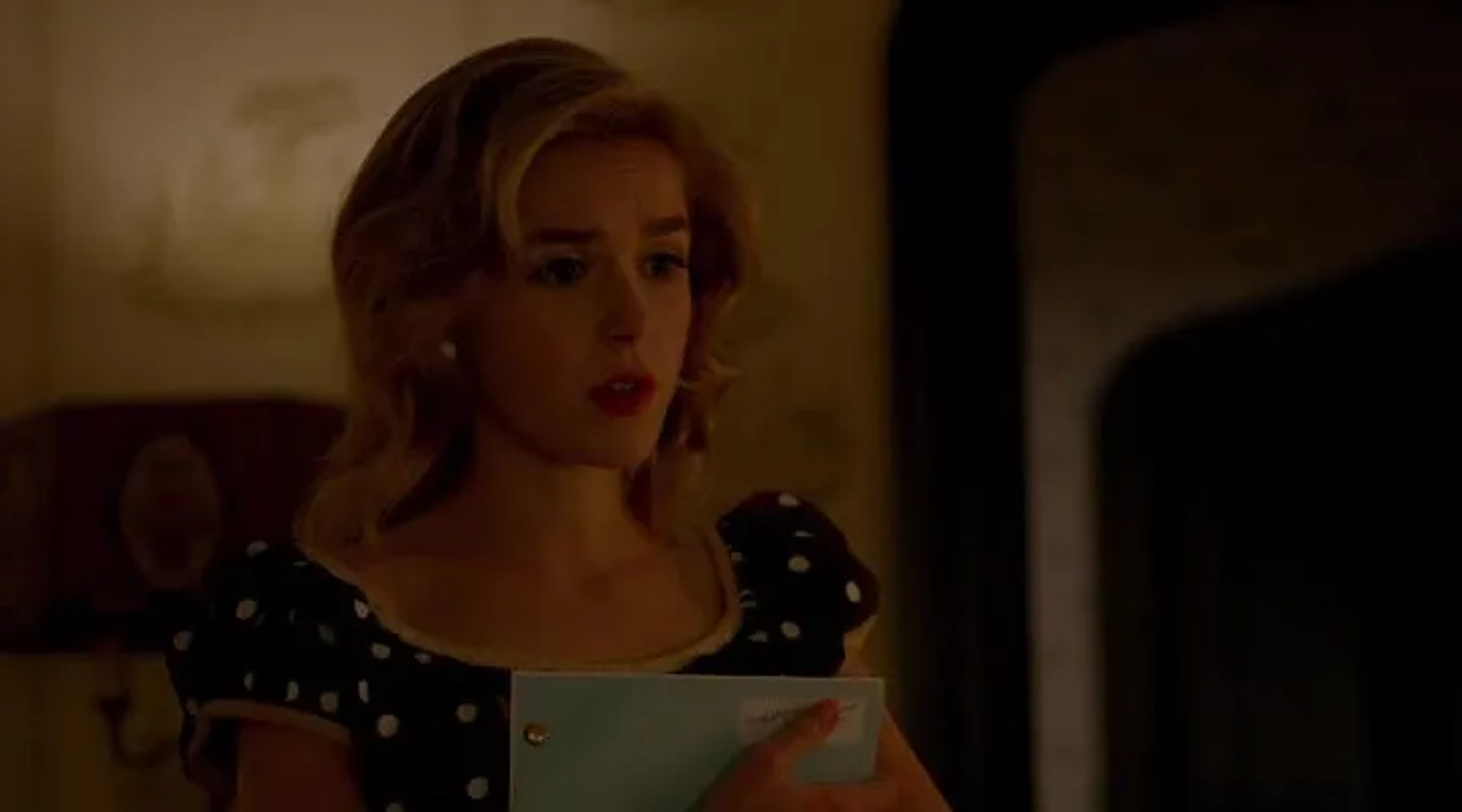 Kiernan Shipka in Feud (2017)