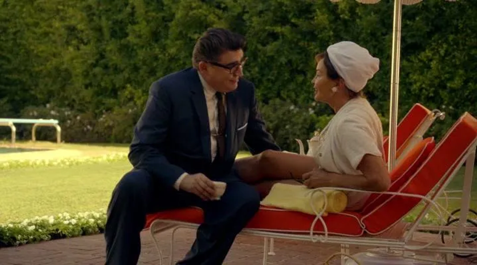 Alfred Molina and Jessica Lange in Feud (2017)