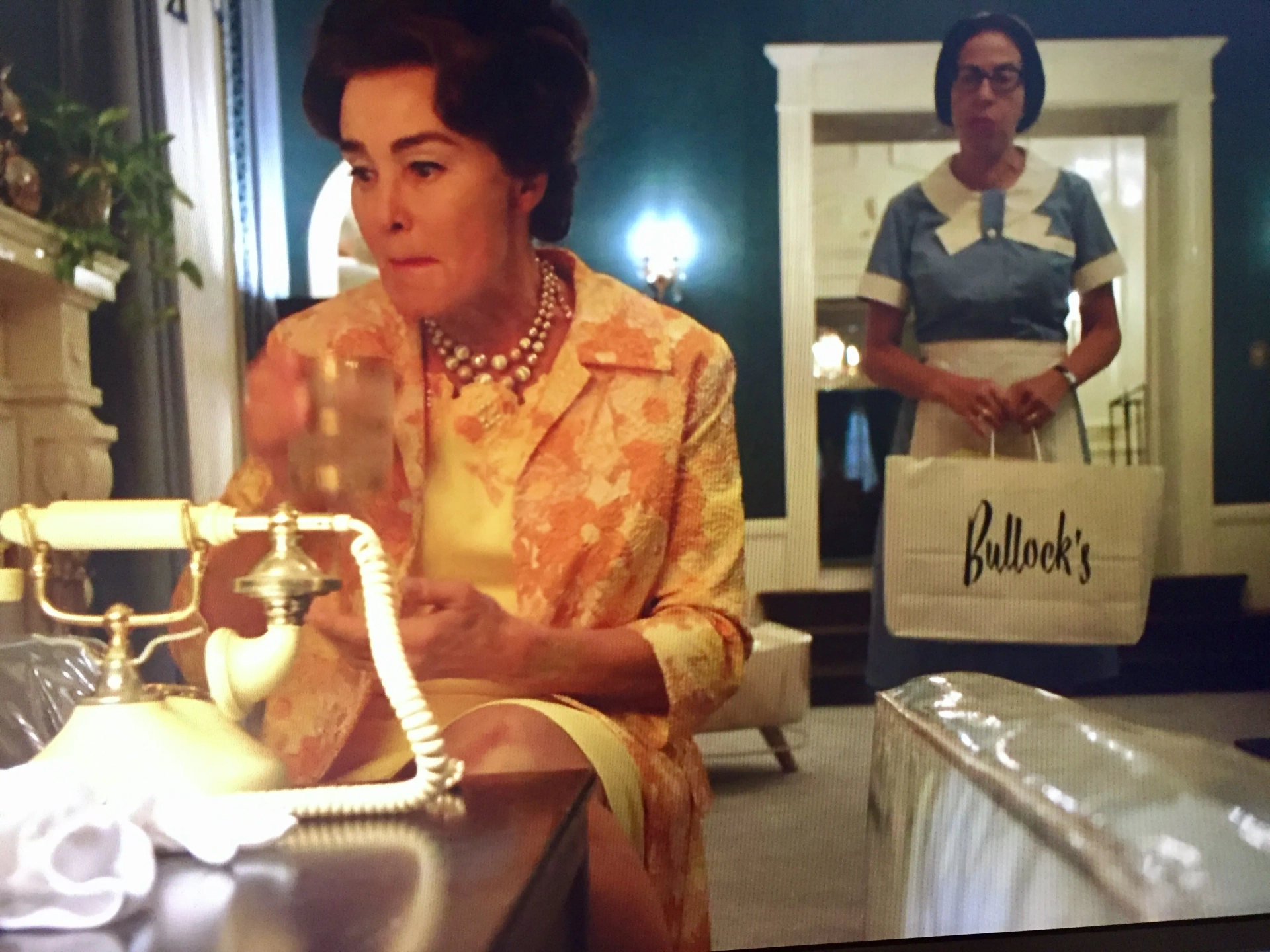 Jessica Lange and Jackie Hoffman in Feud (2017)