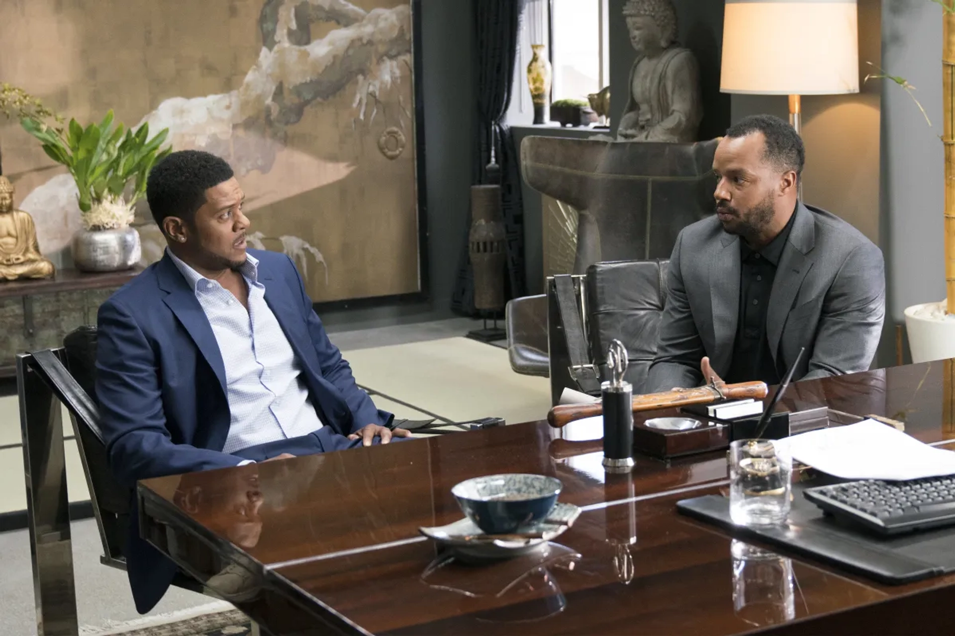 Donald Faison and Pooch Hall in Ray Donovan (2013)