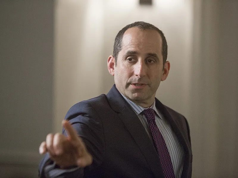 Peter Jacobson in Ray Donovan (2013)