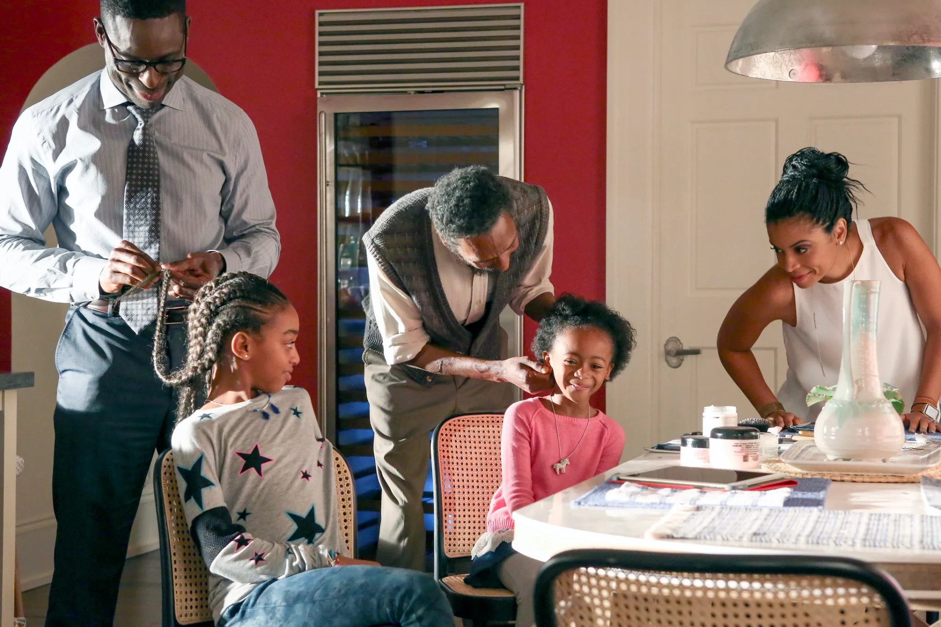 Ron Cephas Jones, Sterling K. Brown, Susan Kelechi Watson, Faithe Herman, and Eris Baker in This Is Us (2016)