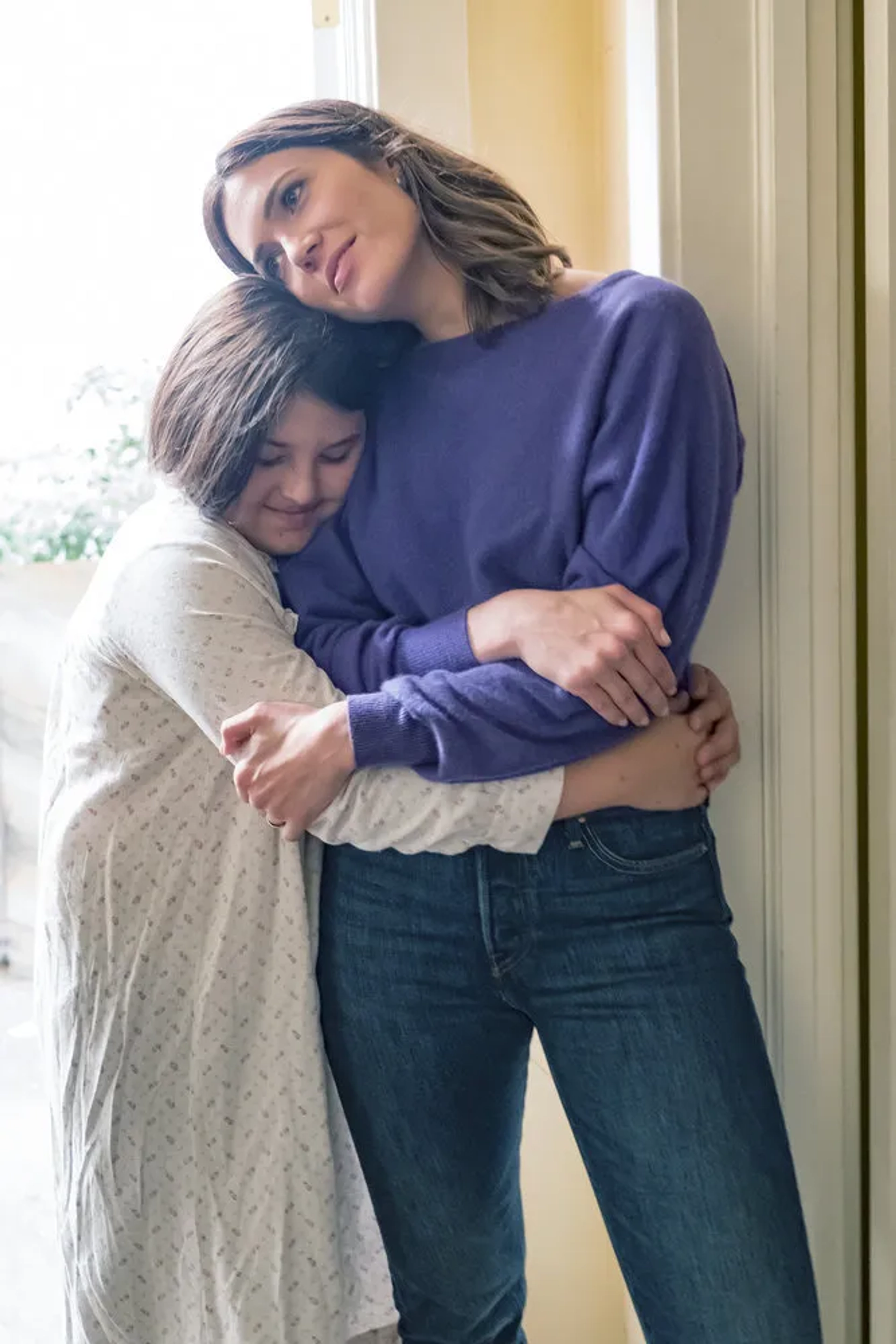 Mandy Moore and Mackenzie Hancsicsak in This Is Us (2016)