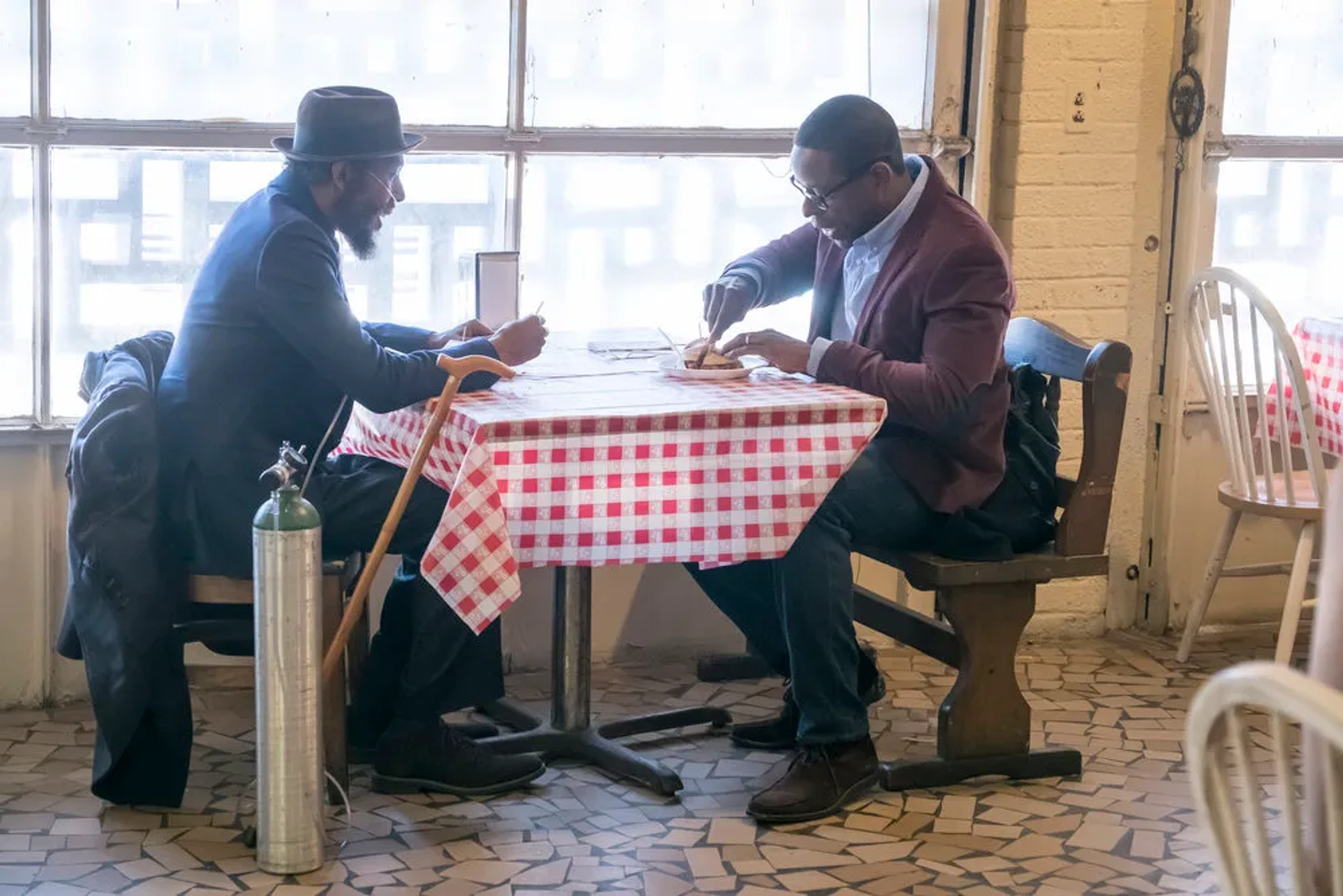 Ron Cephas Jones and Sterling K. Brown in This Is Us (2016)