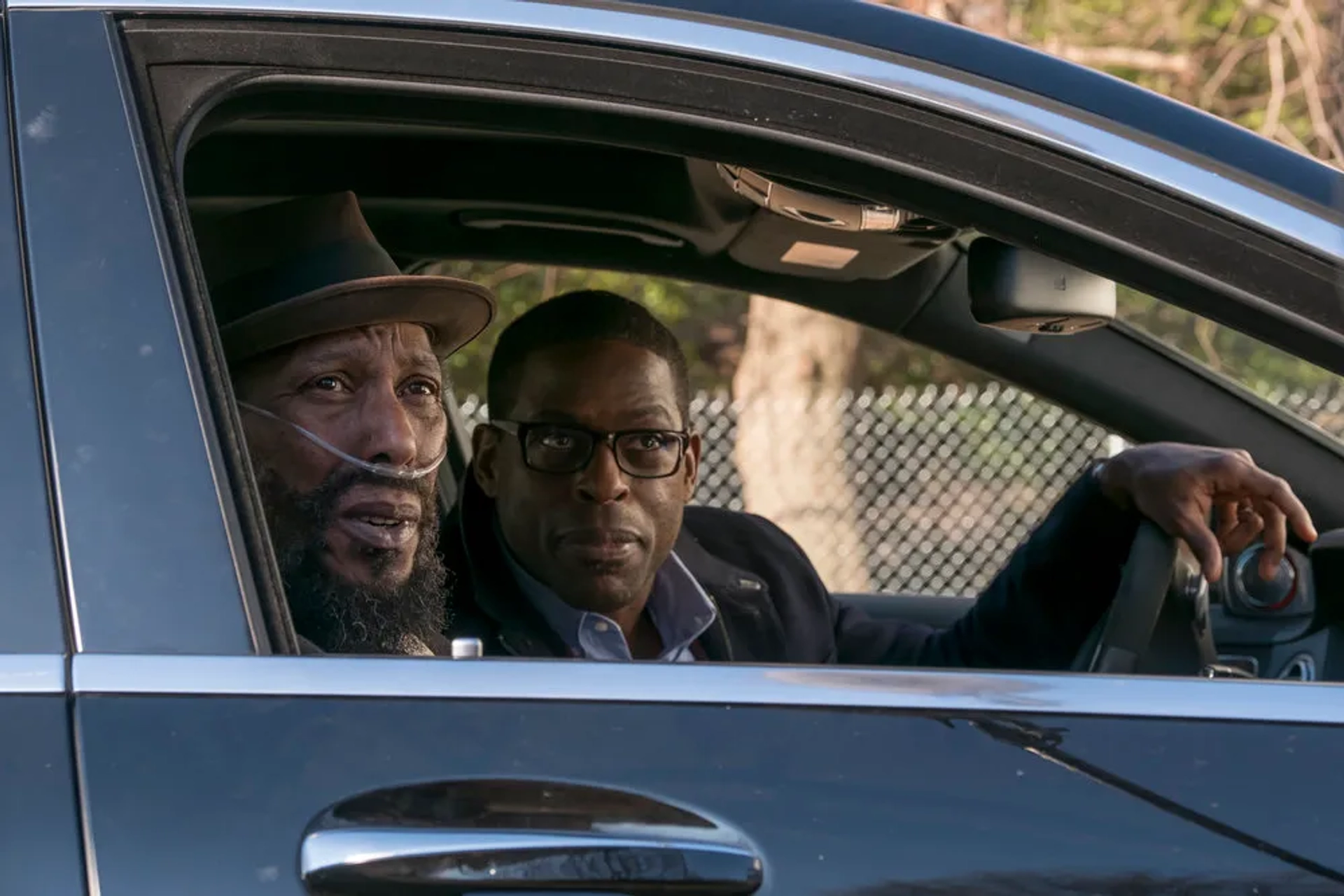 Ron Cephas Jones and Sterling K. Brown in This Is Us (2016)