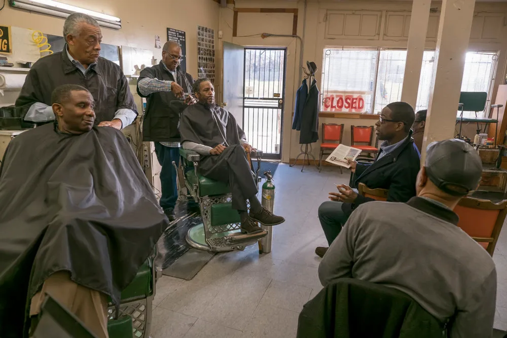 Ron Cephas Jones and Sterling K. Brown in This Is Us (2016)