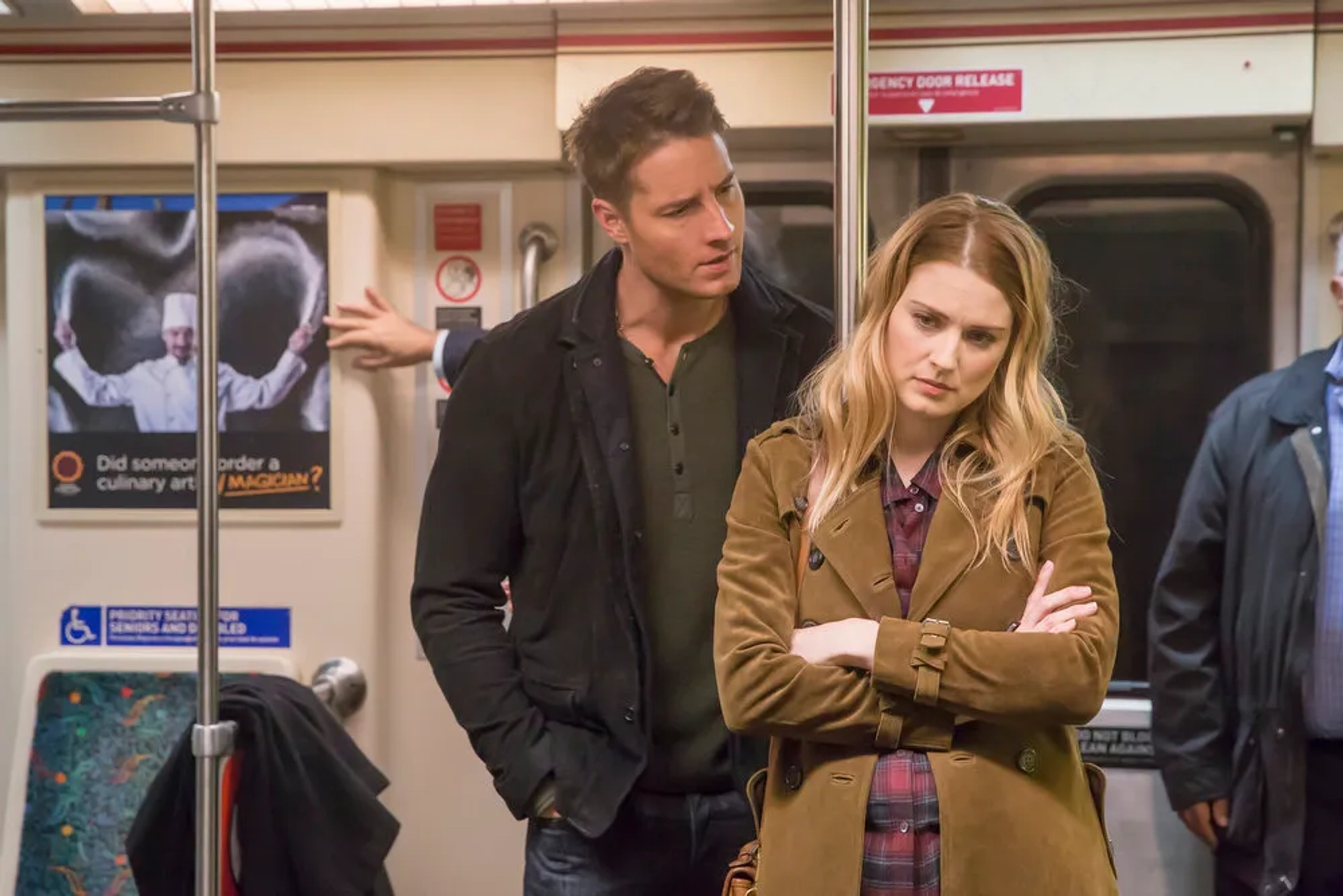 Alexandra Breckenridge and Justin Hartley in This Is Us (2016)