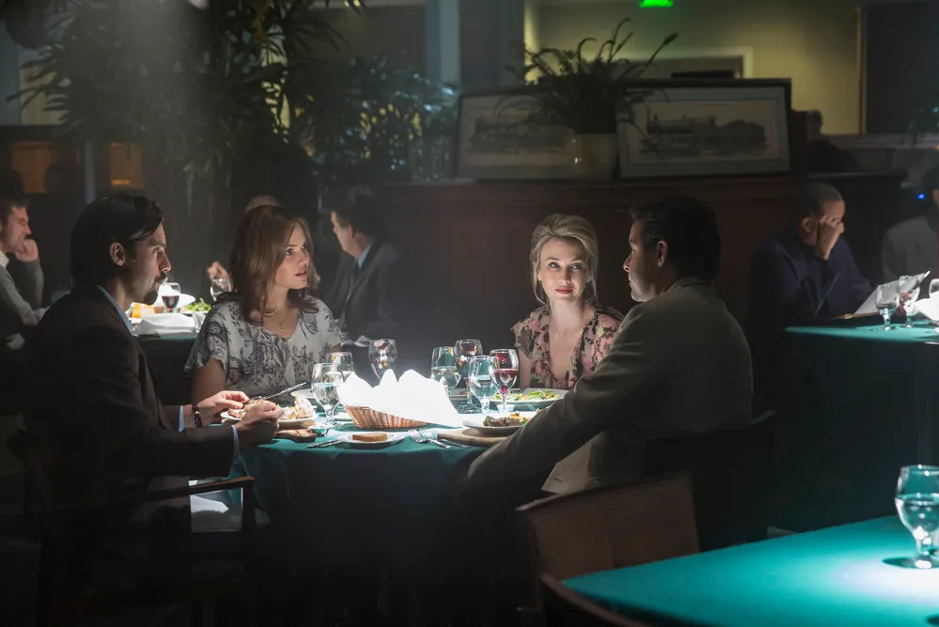 Jon Huertas, Mandy Moore, Milo Ventimiglia, and Wynn Everett in This Is Us (2016)