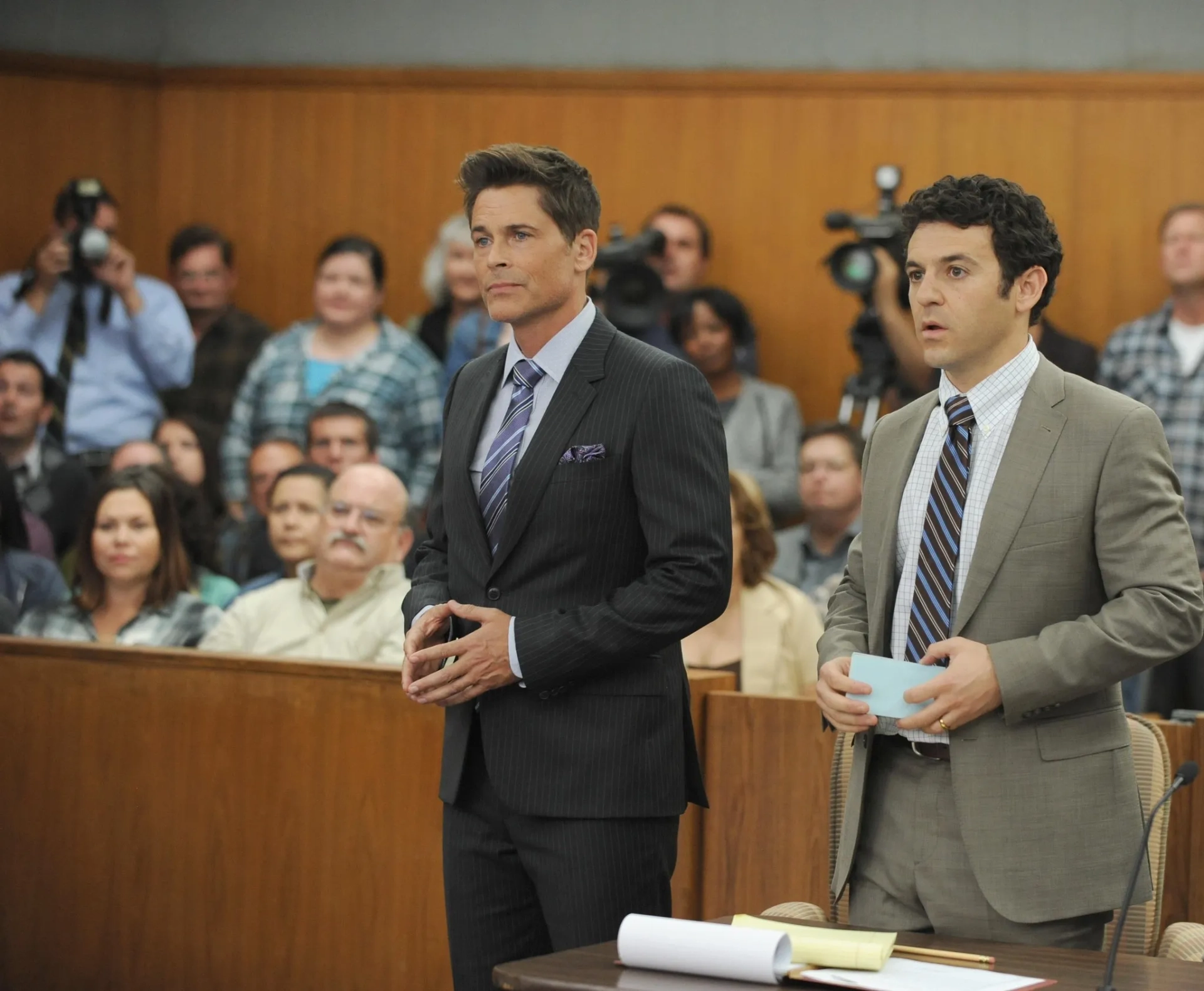 Rob Lowe and Fred Savage in The Grinder (2015)