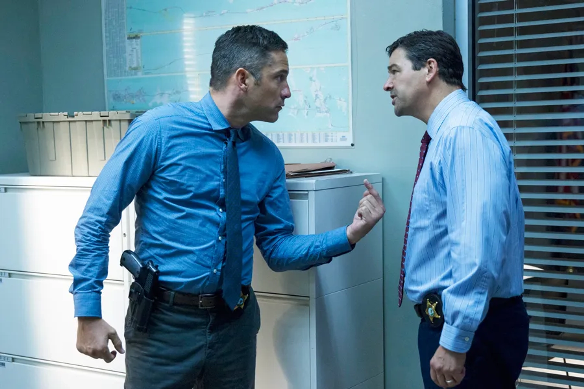 Enrique Murciano and Kyle Chandler in Bloodline (2015)