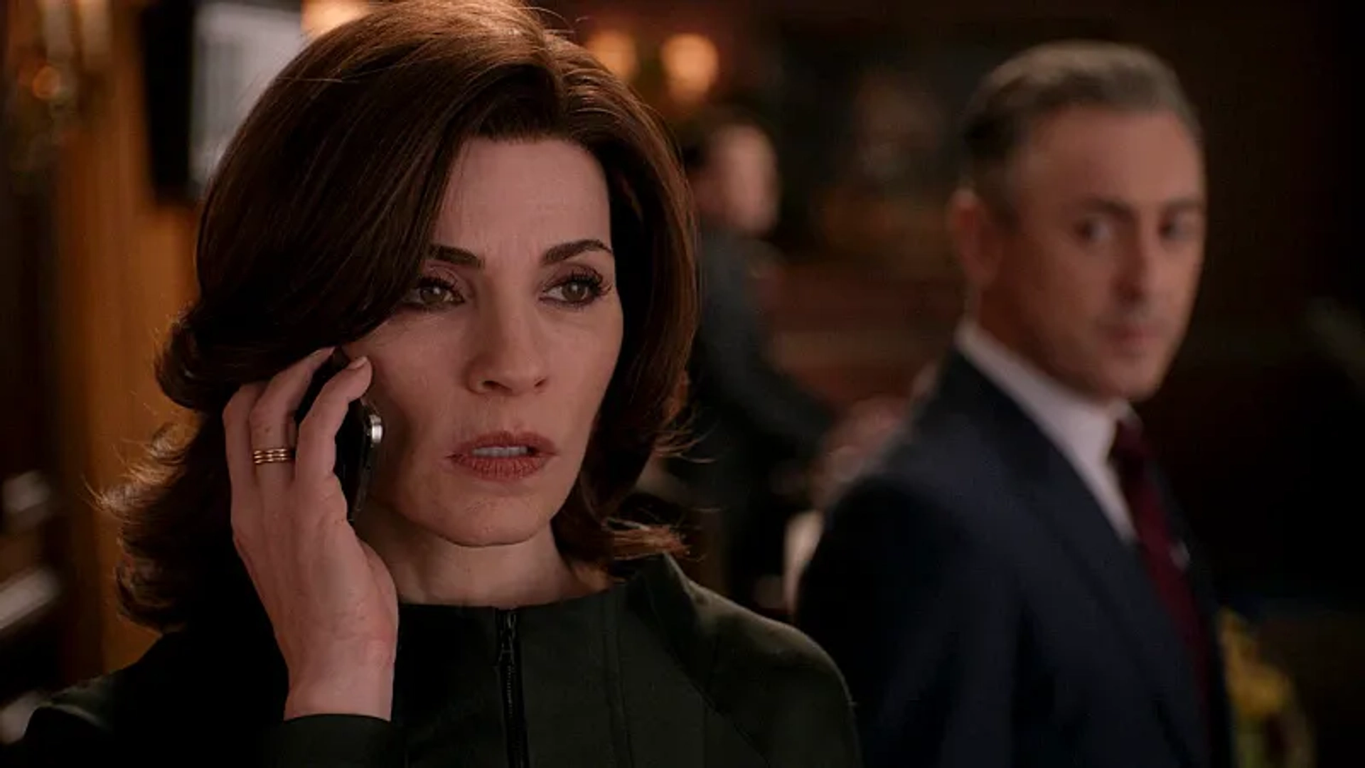 Julianna Margulies and Alan Cumming in The Good Wife (2009)