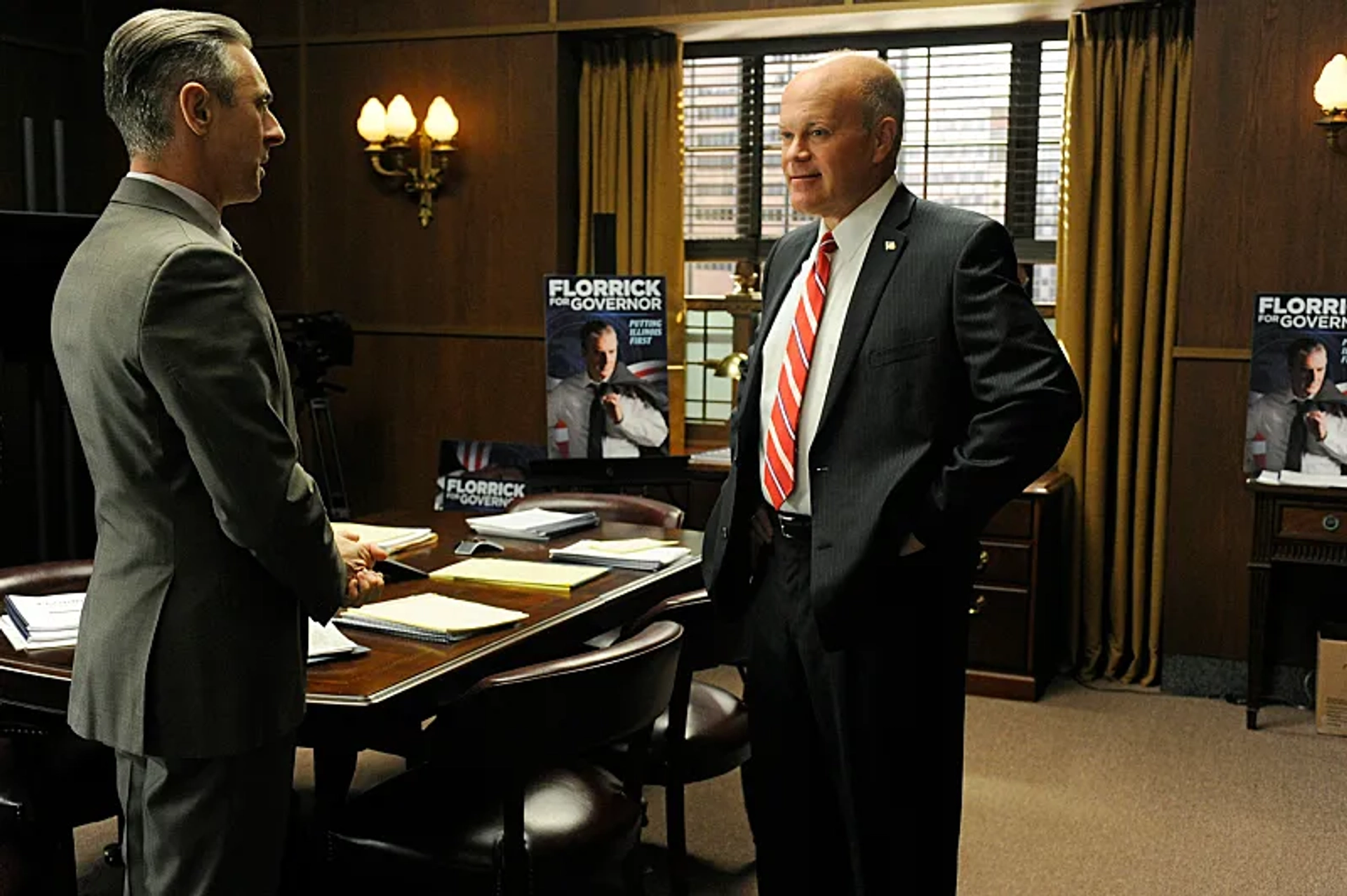 Alan Cumming and Mike Pniewski in The Good Wife (2009)