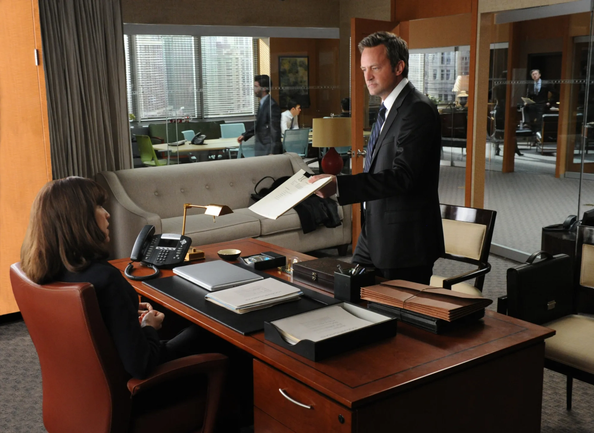 Julianna Margulies and Matthew Perry in The Good Wife (2009)