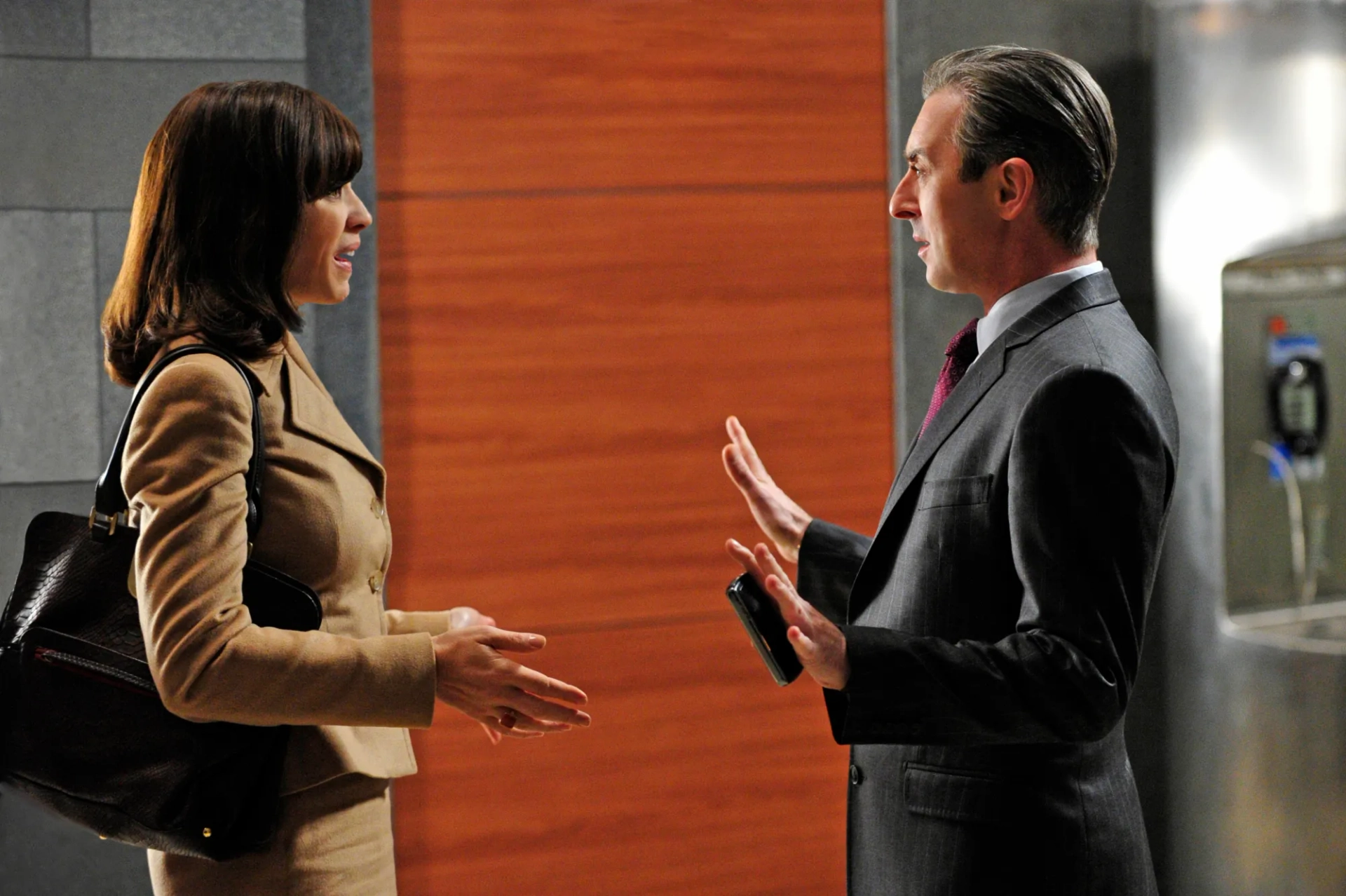 Julianna Margulies and Alan Cumming in The Good Wife (2009)