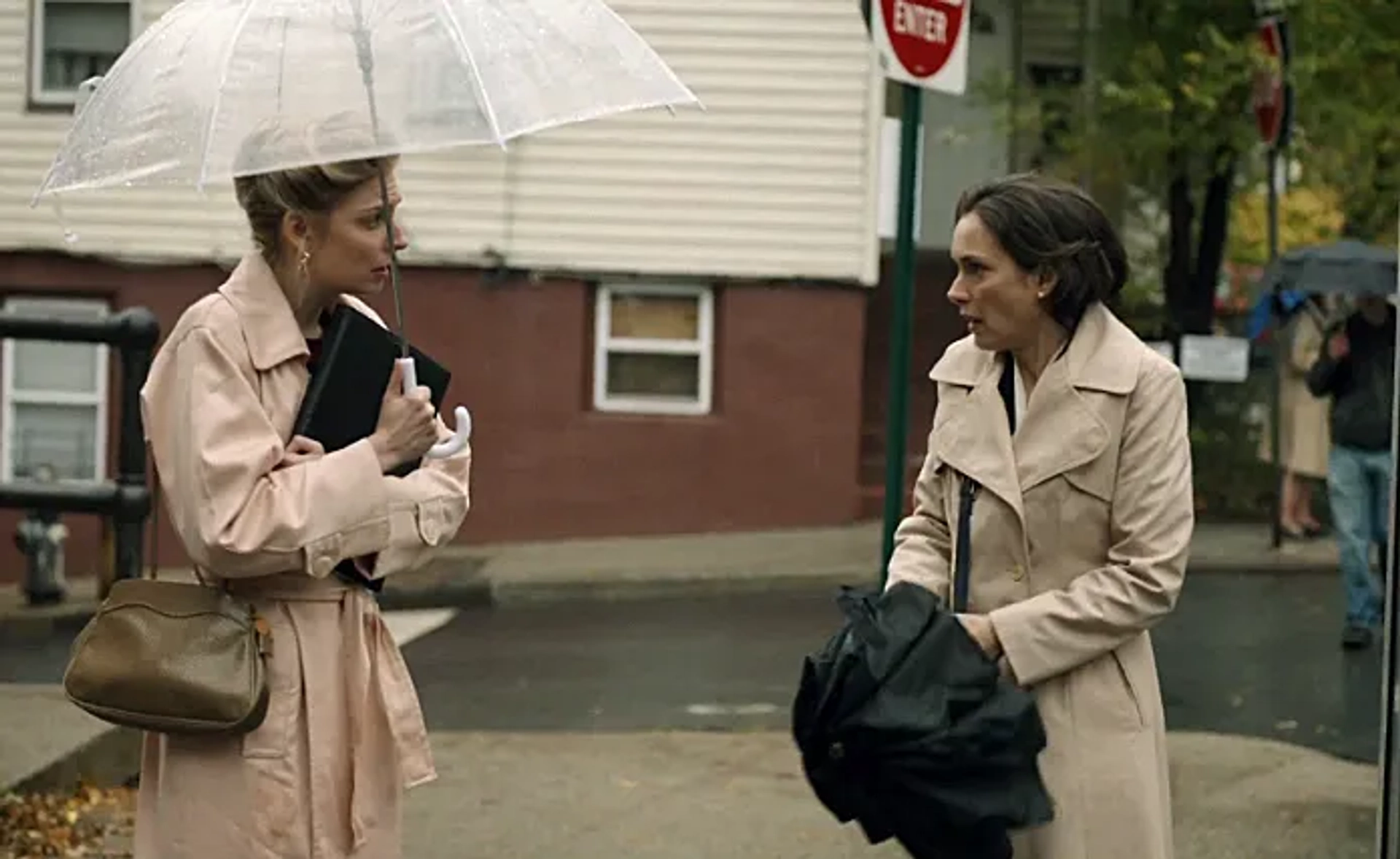 Still of Hilary Mann and Winona Ryder in Show Me a Hero (2015)