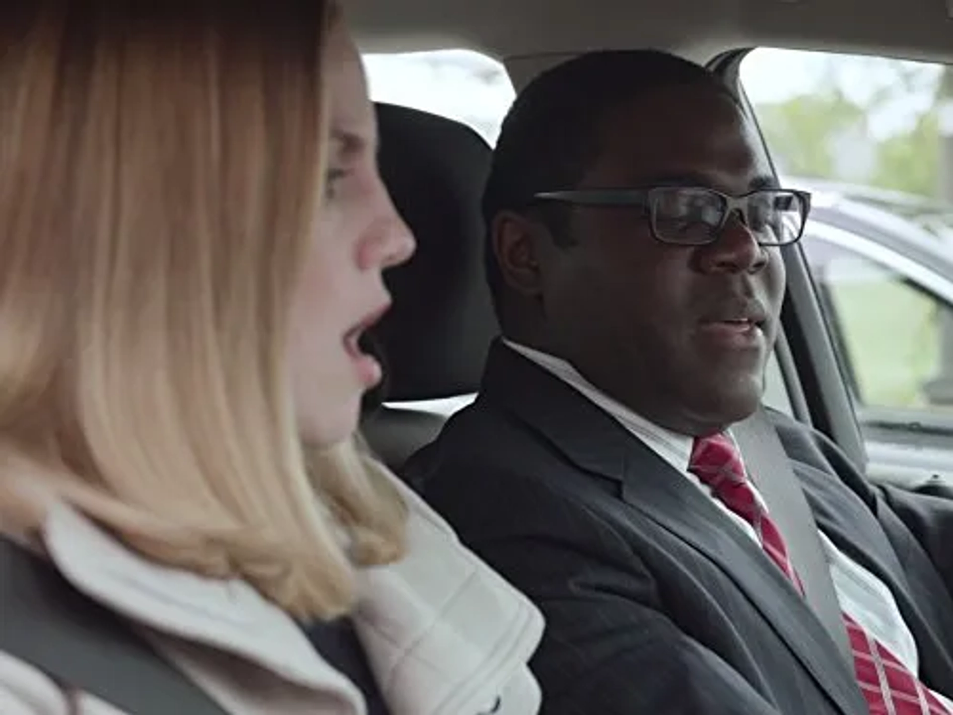 Anna Chlumsky and Sam Richardson in Veep (2012)