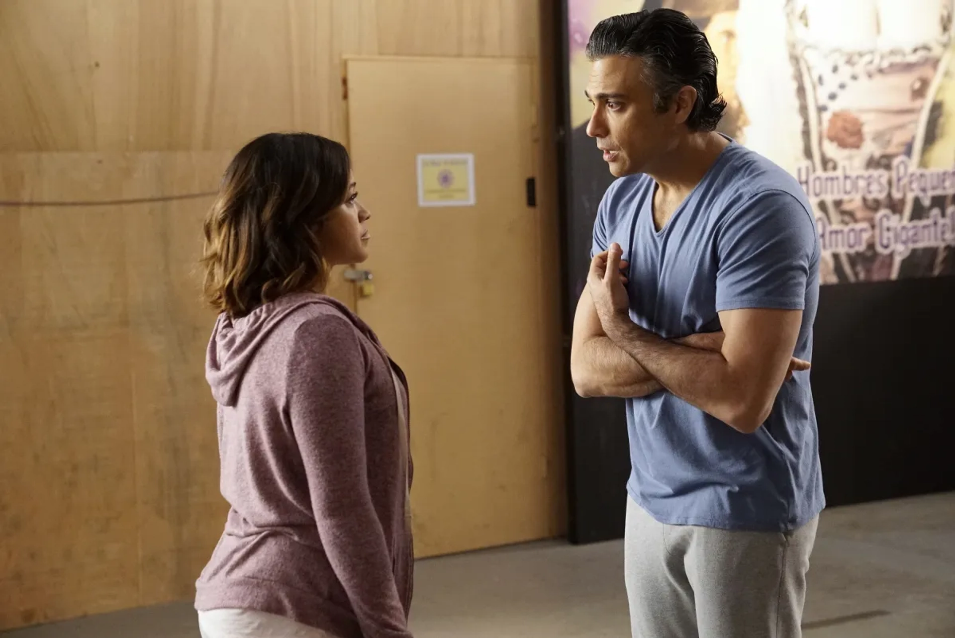 Jaime Camil and Gina Rodriguez in Jane the Virgin (2014)