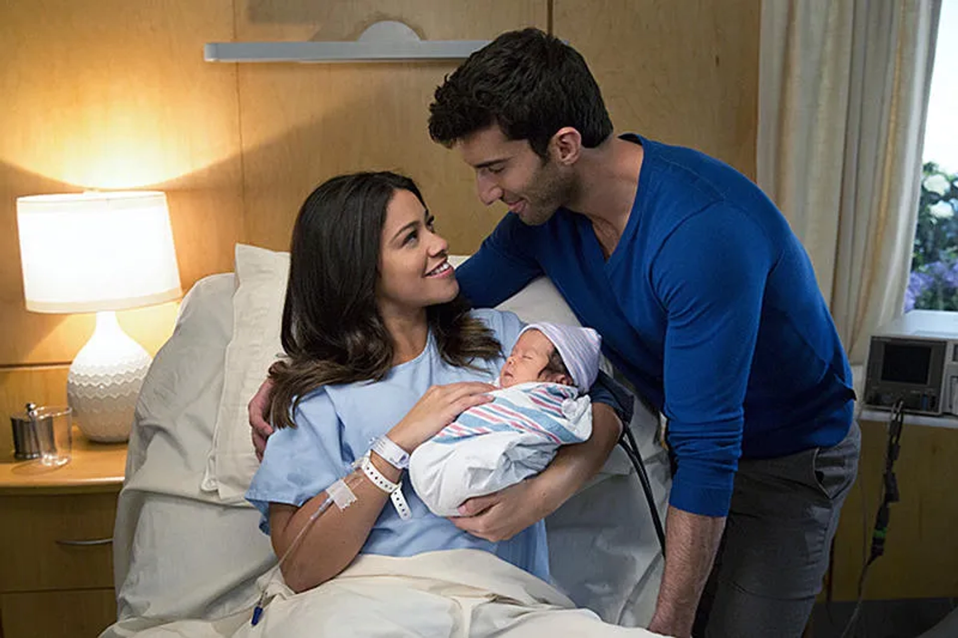 Justin Baldoni and Gina Rodriguez in Jane the Virgin (2014)