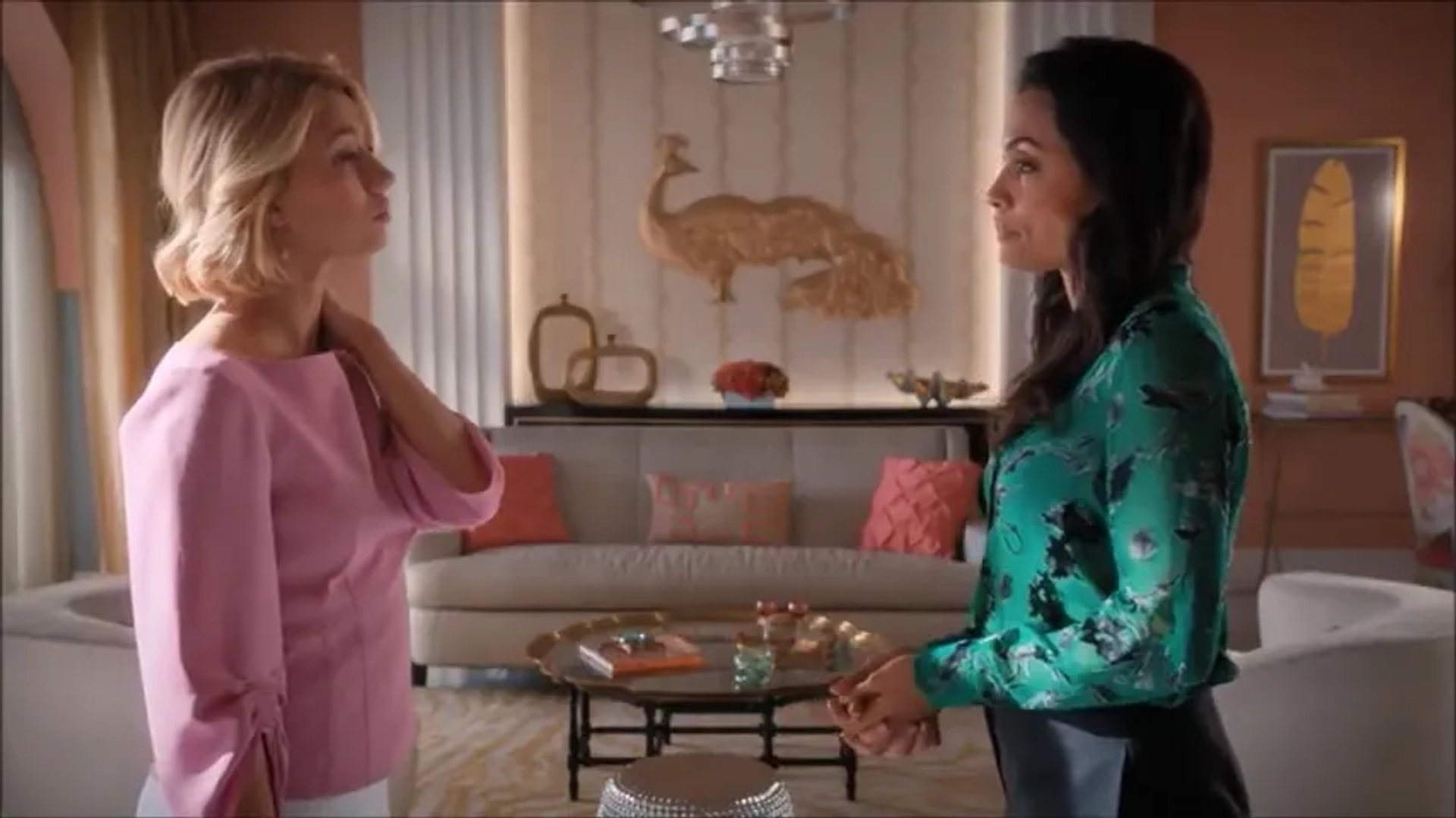 Rosario Dawson and Yael Grobglas in Jane the Virgin (2014)