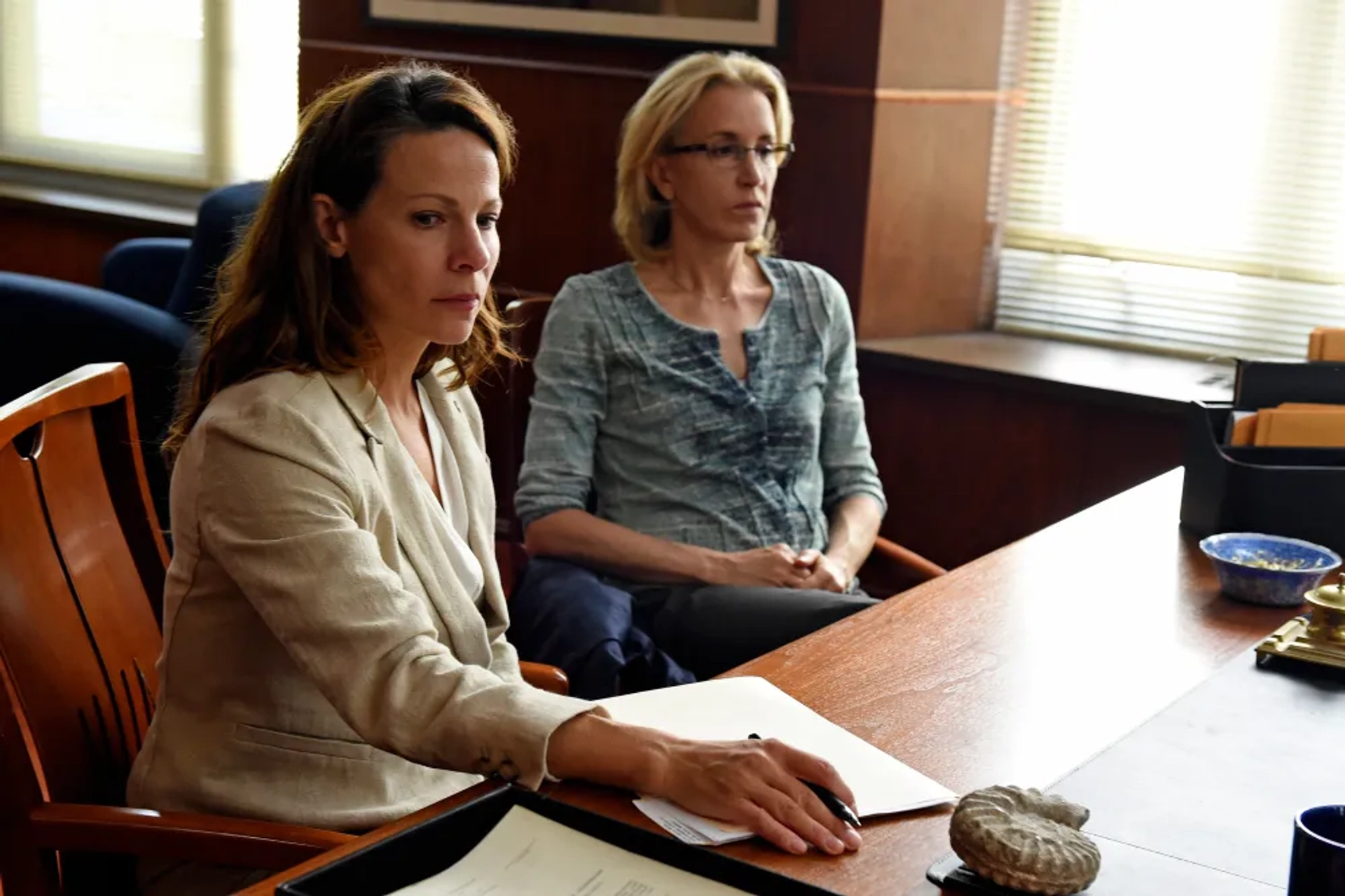 Lili Taylor and Felicity Huffman in American Crime (2015)