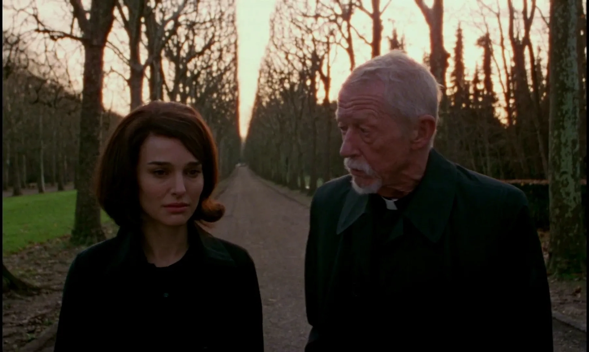 Natalie Portman and John Hurt in Jackie (2016)