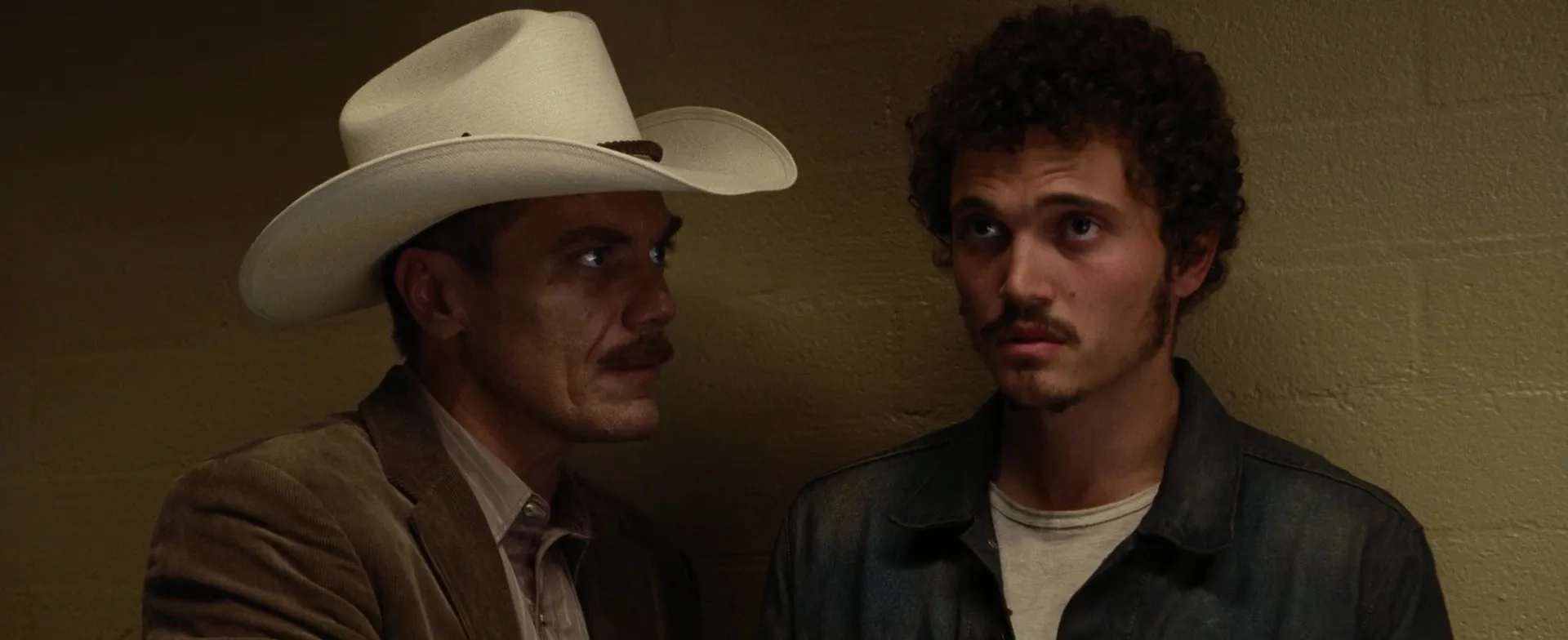 Michael Shannon and Karl Glusman in Nocturnal Animals (2016)