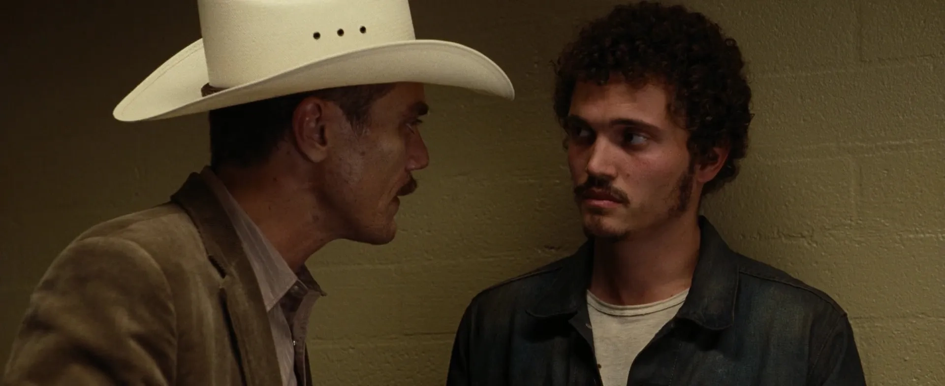 Michael Shannon and Karl Glusman in Nocturnal Animals (2016)