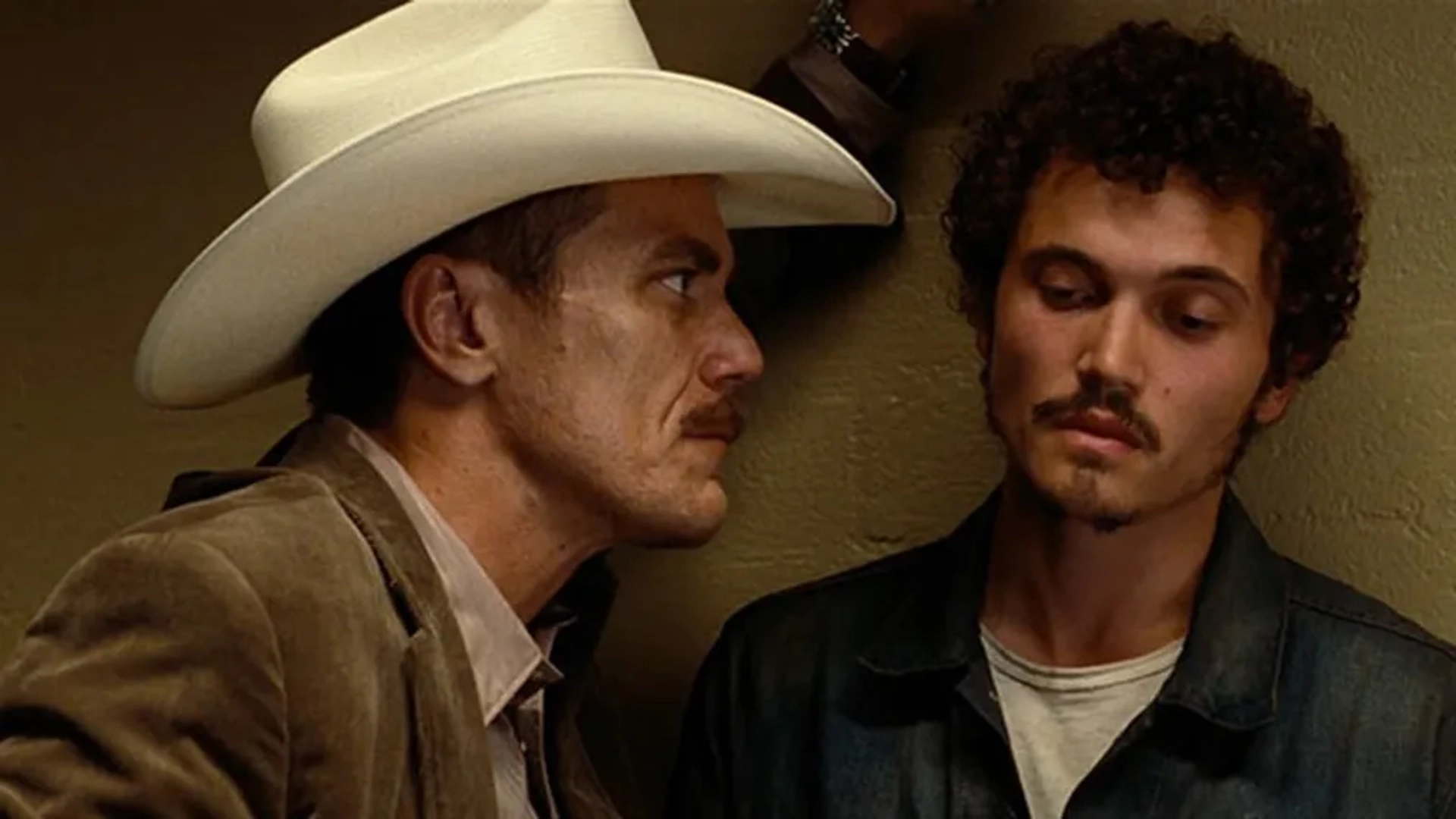 Michael Shannon and Karl Glusman in Nocturnal Animals (2016)