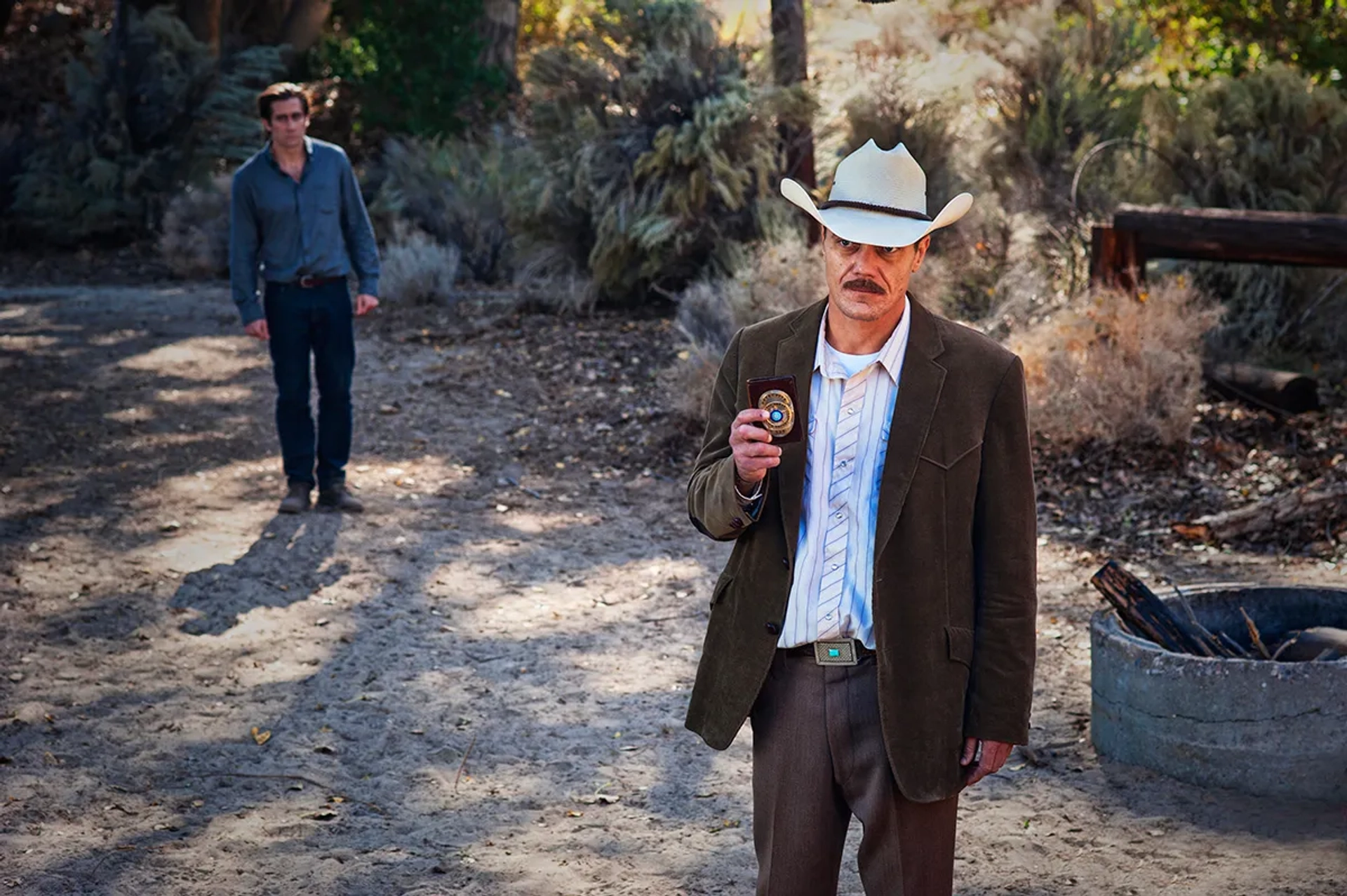 Jake Gyllenhaal and Michael Shannon in Nocturnal Animals (2016)